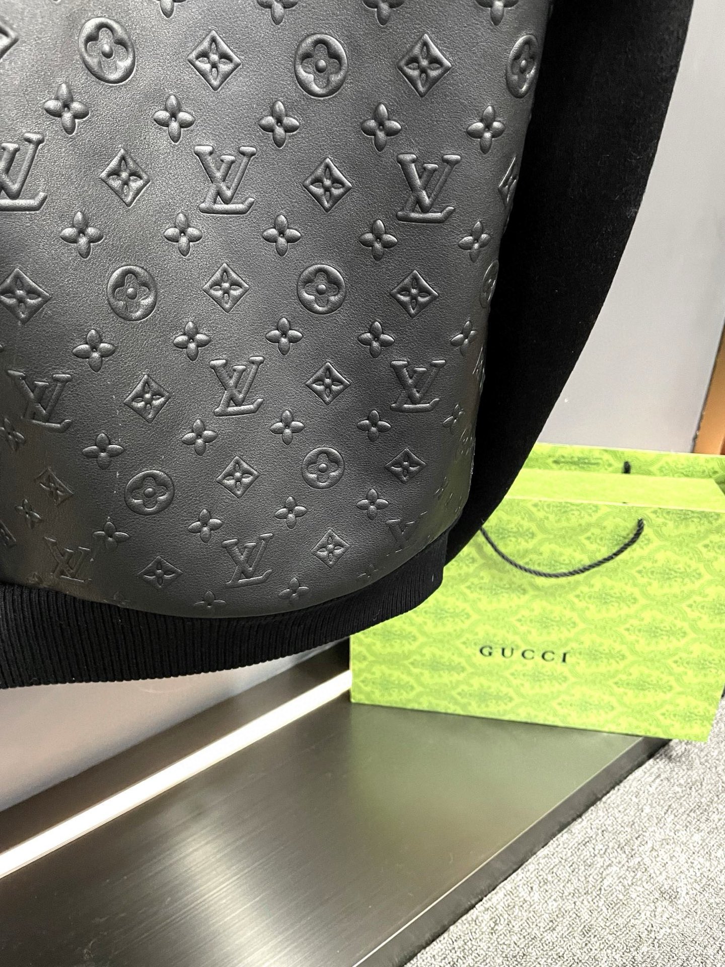 P2100 路易威登 LV 2025年新款男士羊皮拼接羊