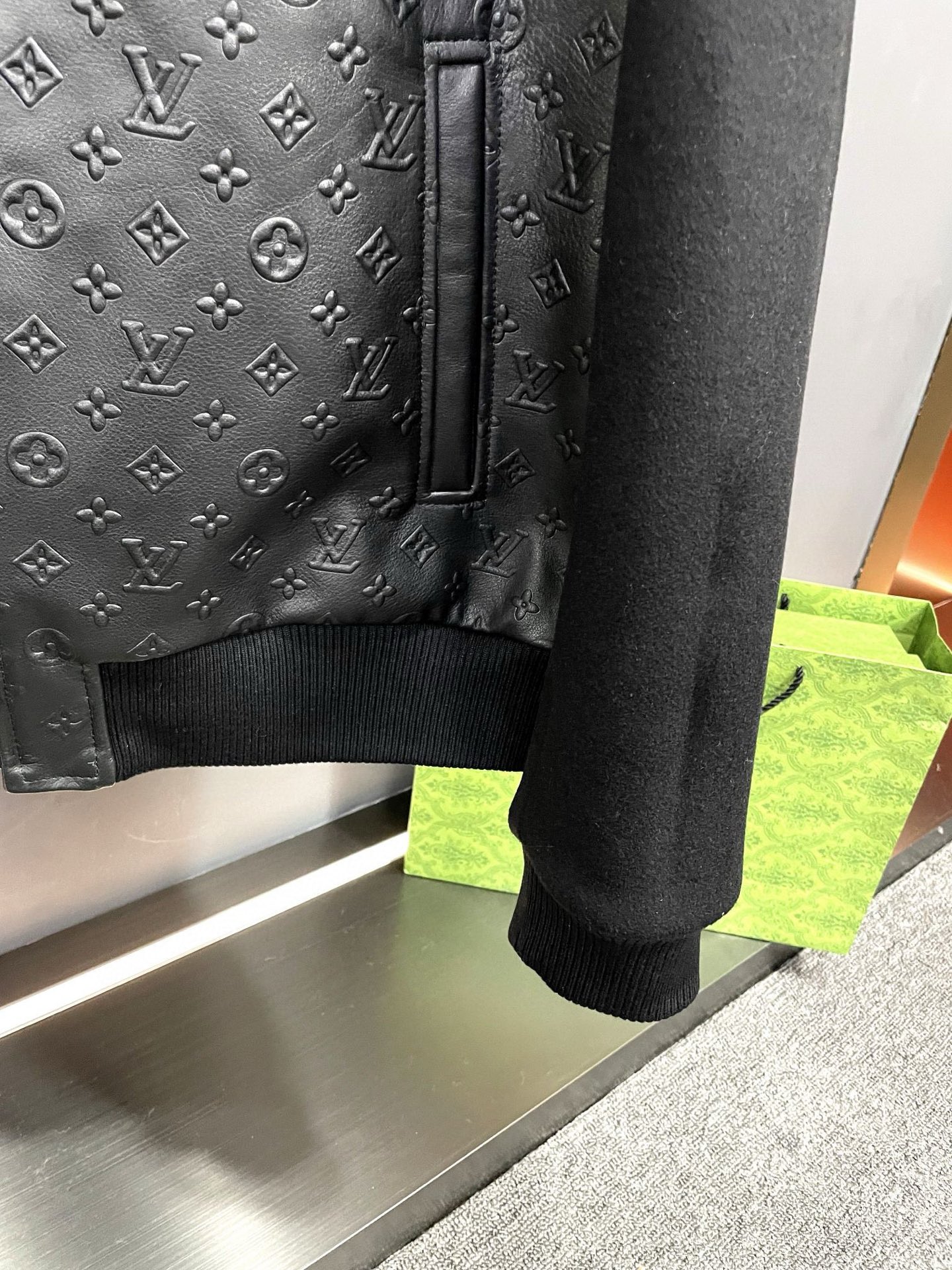 P2100 路易威登 LV 2025年新款男士羊皮拼接羊