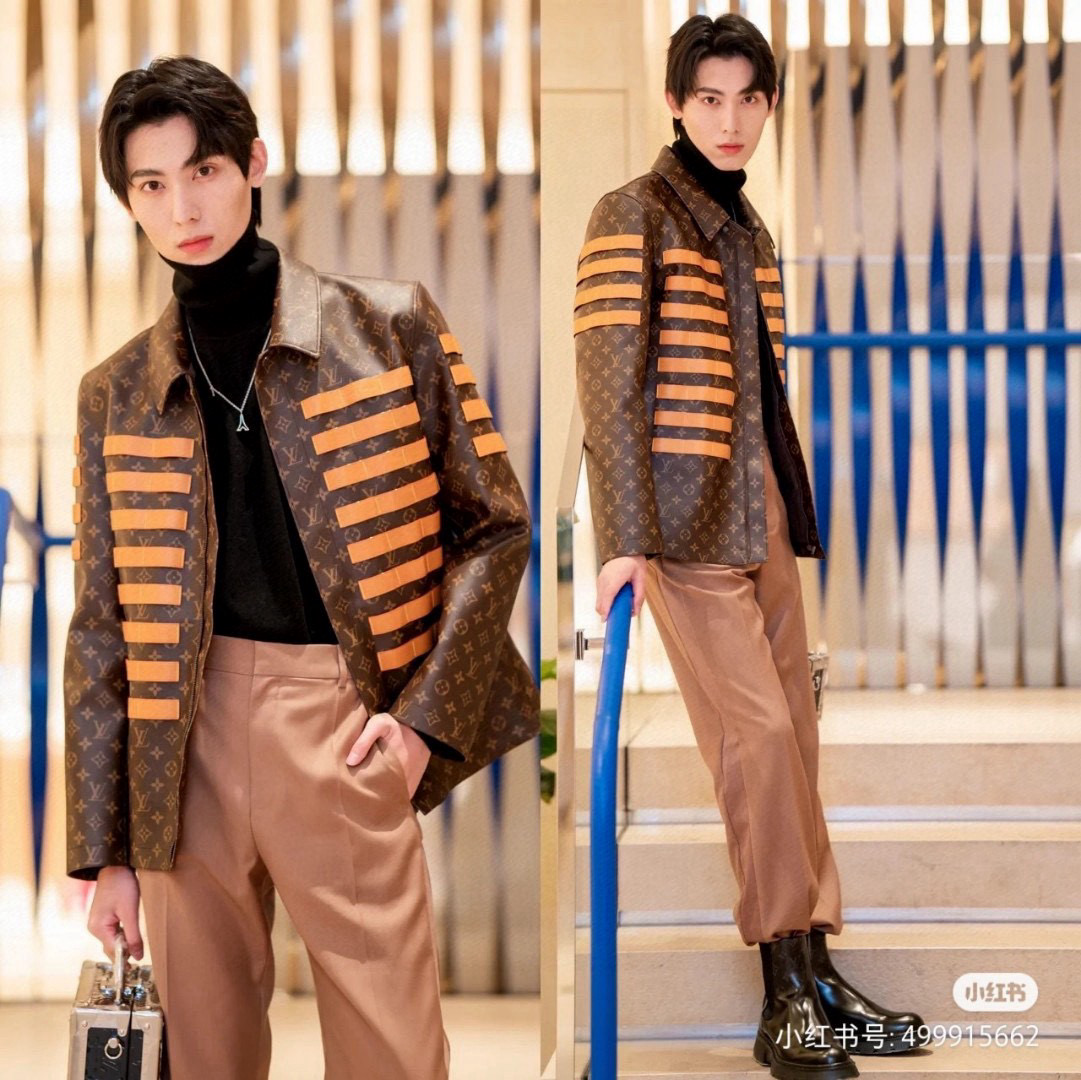 NO:773050,LV jacket with handsome upper body,,louis vuitton,jackets & coats,Top Customize119860909LV夹克上身巨帅,,louis vuitton,jackets & coats,Top Customize1,Men's clothing
