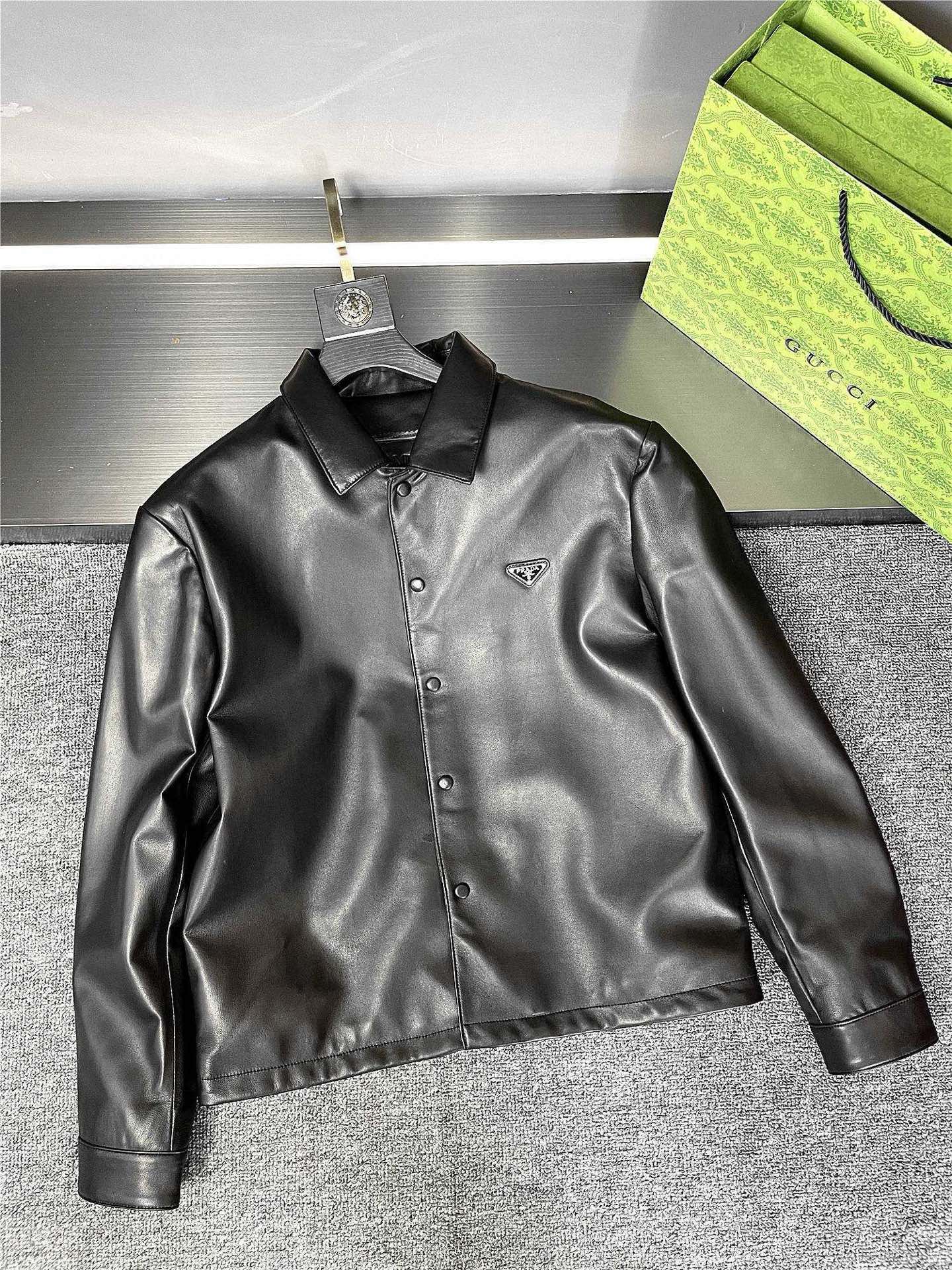 NO:772728,Prada more details,,prada,Top Customize119860909普拉达更多细节,,prada,Top Customize1,Men's clothing