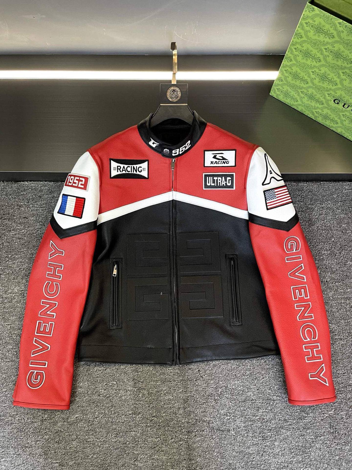 NO:773084,P The tiling details of the new GIVENVHY 2026 cowhide motorcycle suit. First of all, it is made of selected first-layer cowhide imported from Spain. The texture is simply amazing!   The embossing process on the front is amazing, outlining the giant Givenchy brand LOGO, which is grand and unique. There are also various embroidery badges all over the body, each of which is extremely exquisite. The GIVENCHY words embroidered on both sides of the sleeves are full of details. The back also has a large area of ​​embroidery technology, which is exquisite. A motorcycle jacket like Givenchy is really the perfect combination of fashion and quality. Whoever wears it will love it.  Size M-3XL,,givenchy,givenchy,cowhide,Top Customize119860909P 纪梵希 GIVENVHY 2026新款牛皮机车服的平铺细节图  首先,它是由精选西班牙进口头层牛皮打造的哦,这质感简直绝了！  前身的压花工艺太惊艳了,勾勒出 纪梵希 巨型品牌 LOGO,大气又独特.还有那遍布全身的各种绣章,每一个都精致无比.  袖子两侧刺绣的 GIVENCHY 字样,细节满满.后背同样有着大面积的绣花工艺,精美绝伦.  纪梵希这样的机车服,真的是时尚与品质的完美结合 谁穿谁爱 码数M-3XL,,givenchy,givenchy,cowhide,Top Customize1,Men's clothing