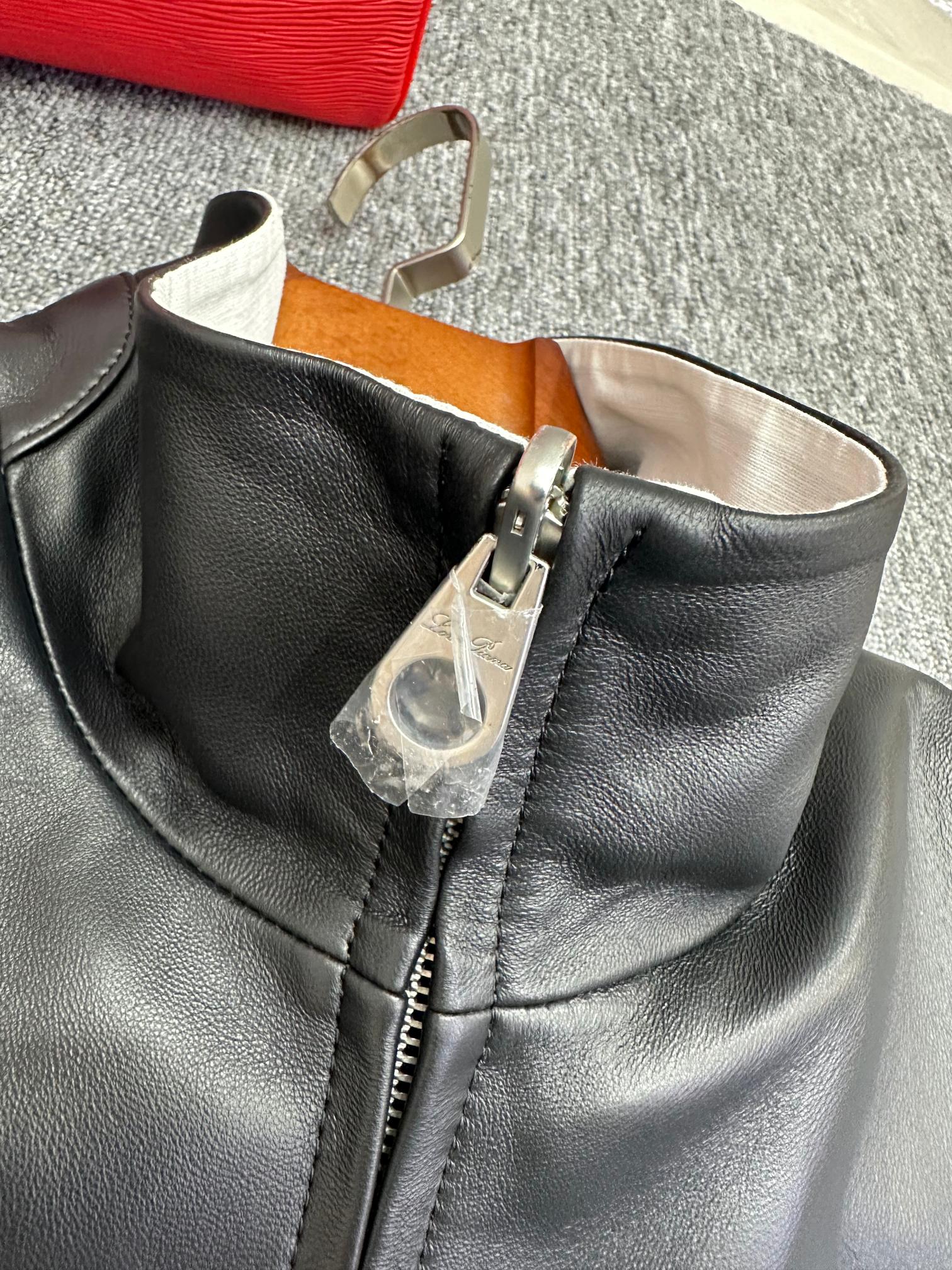 NO:940535,LP more details,,loro piana,Top Customize119860909LP 更多细节,,loro piana,Top Customize1,Men's clothing
