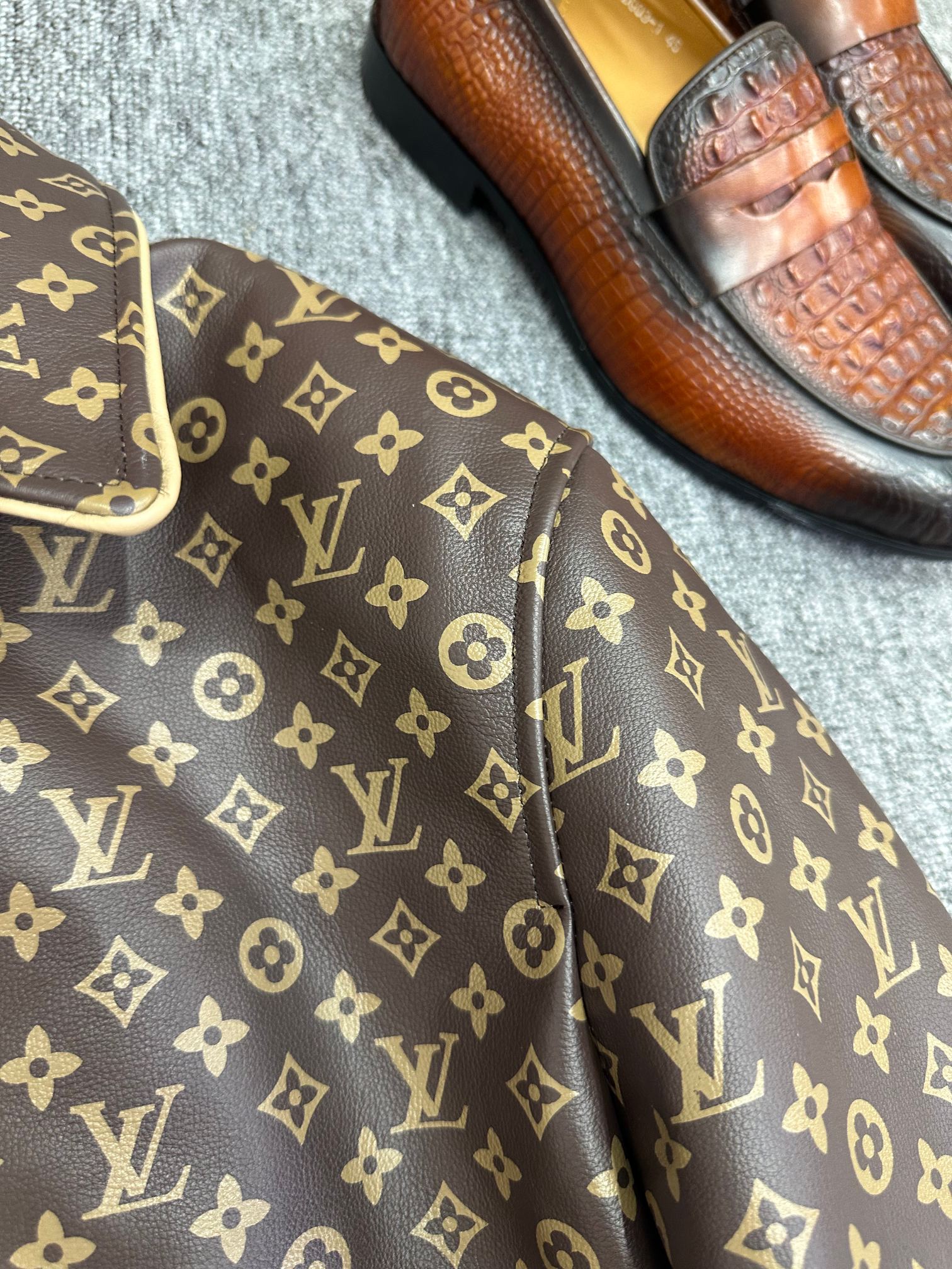 NO:940606,More details,,Top Customize119860909更多细节,,Top Customize1,Men's clothing