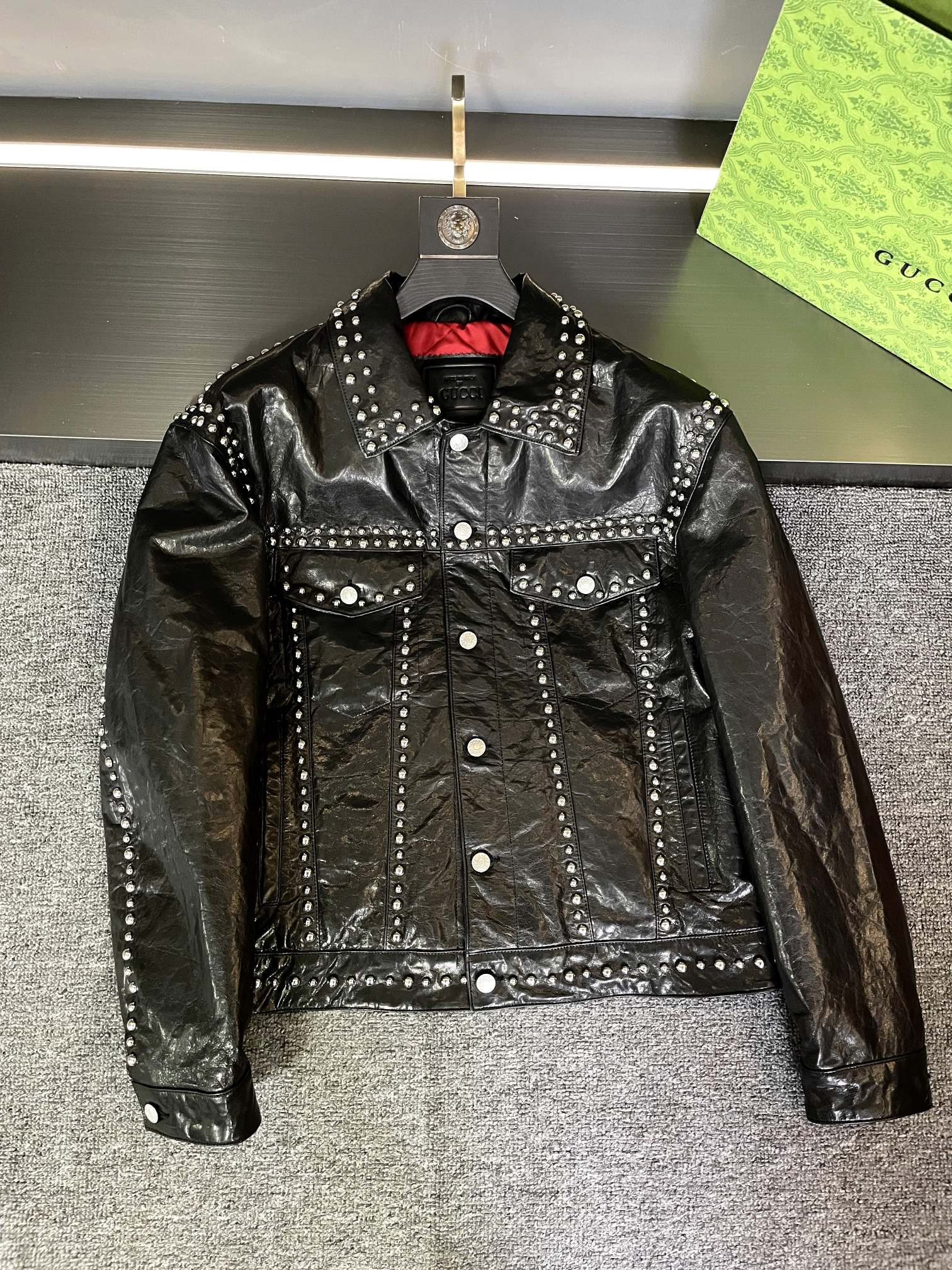 NO:940442,More details of Gucci cowhide jacket,,gucci,jackets & coats,cowhide,Top Customize119860909Gucci牛皮外套更多细节,,gucci,jackets & coats,cowhide,Top Customize1,Men's clothing