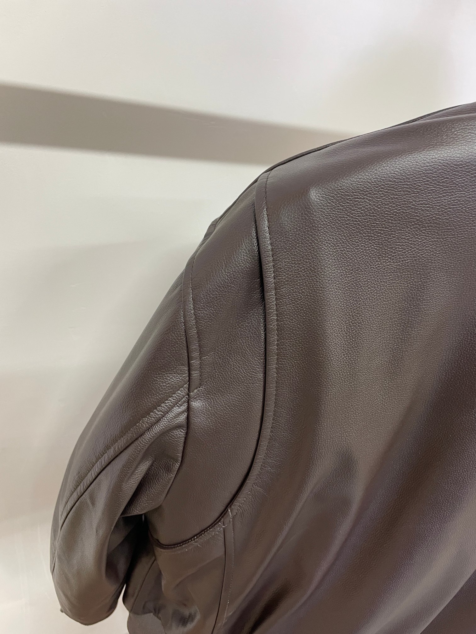 로에베 램스킨 다크브라운 베이스볼 자켓 남성용 상세 이미지 8
