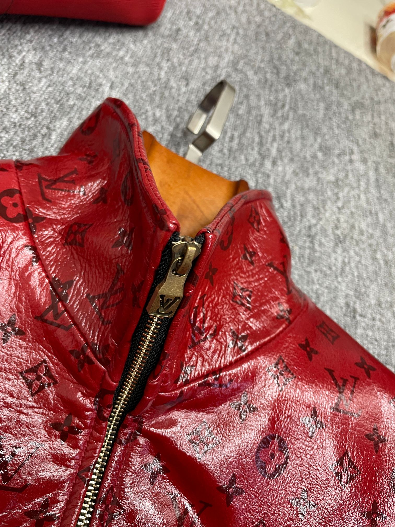 NO:940629,More details of LV sheepskin jacket,,louis vuitton,jackets & coats,sheepskin,Top Customize119860909LV羊皮外套更多细节,,louis vuitton,jackets & coats,sheepskin,Top Customize1,Men's clothing