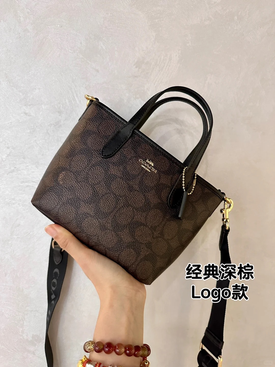 this mini tote features a sleek, compact silhouette - Comprehensive 4