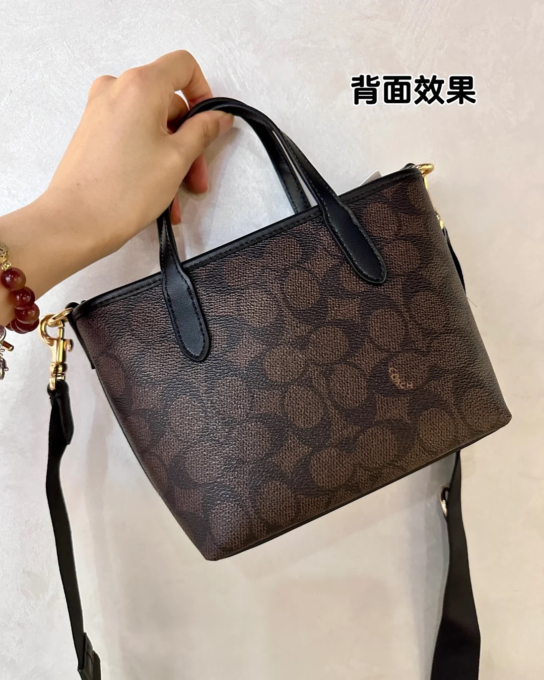 this mini tote features a sleek, compact silhouette - Comprehensive 6