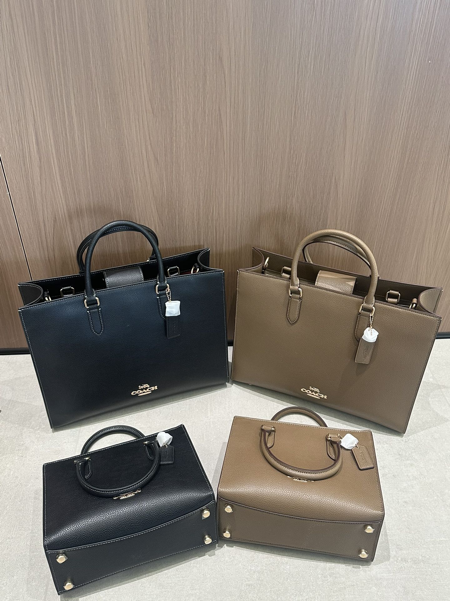 Coach 大号36.5*28 四个颜色：奶茶老花 咖啡老花 纯黑 石灰色