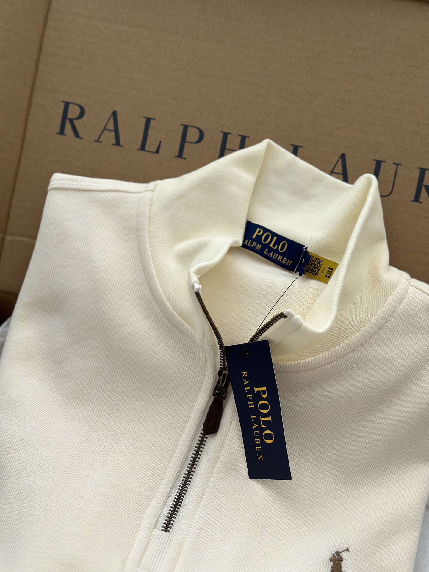 Ralph Lauren’s “Sticky Girl” Half-Lace Suit for Fall and Winter: Milky Almond Design Overview - 图片 7
