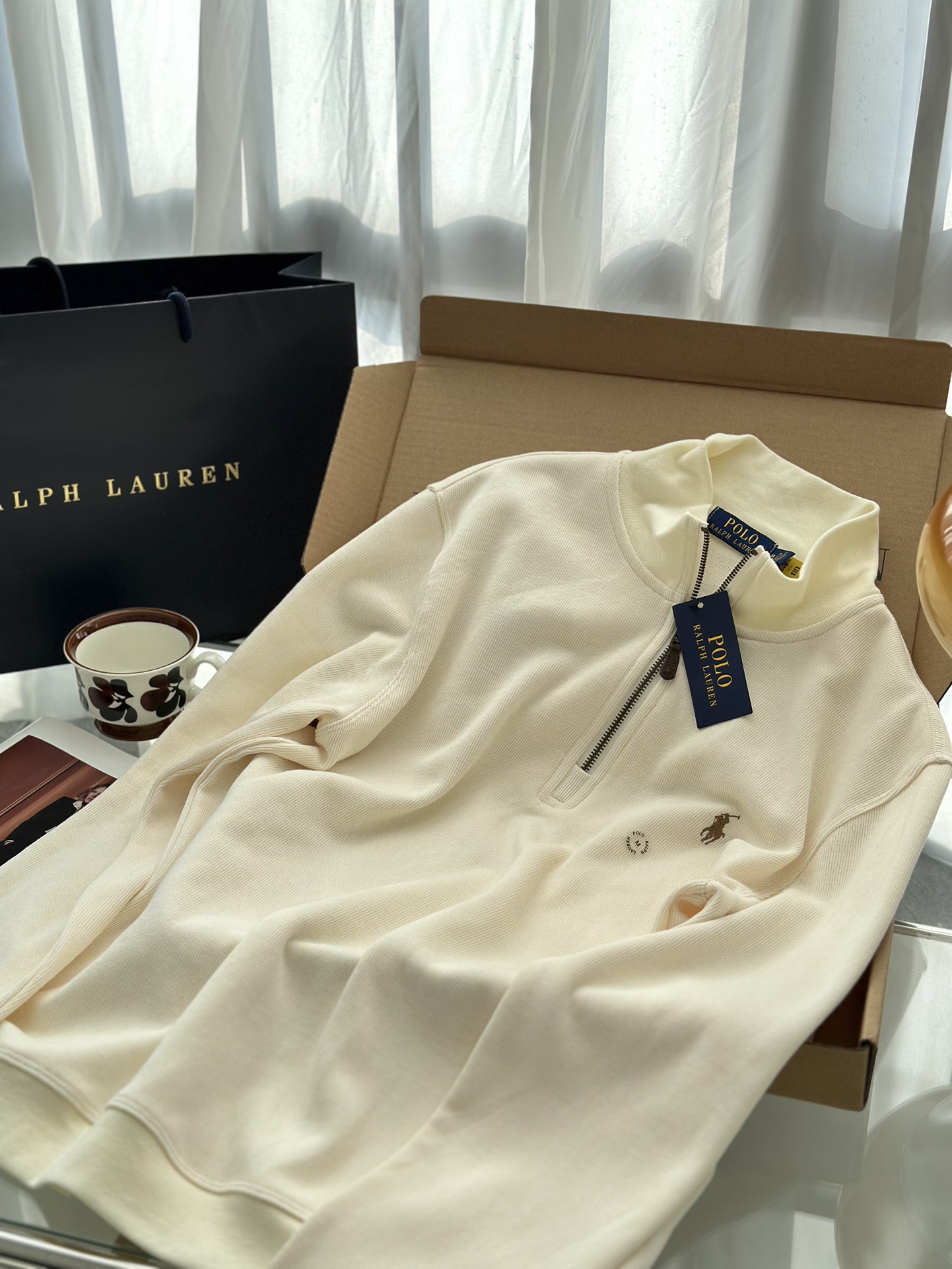 Ralph Lauren’s “Sticky Girl” Half-Lace Suit for Fall and Winter: Milky Almond Design Overview