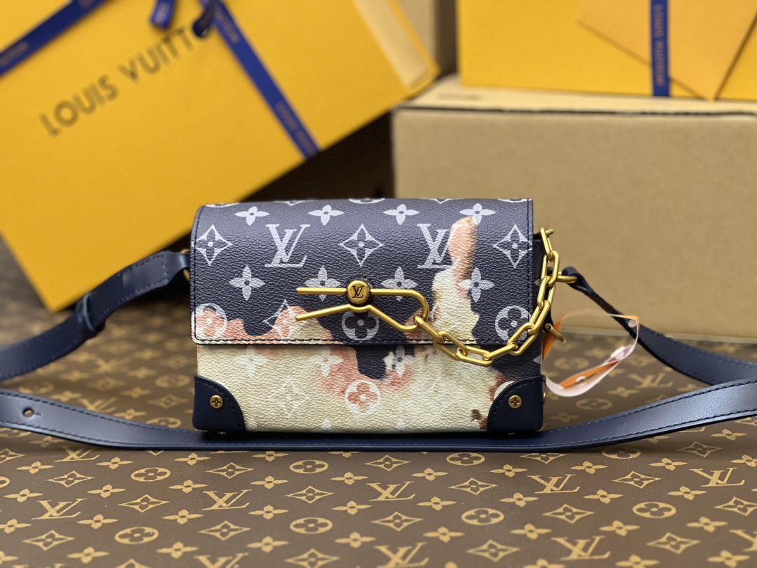M82900 M81852 M81783: The new Steamer Messenger Bag infuses the New - Bag