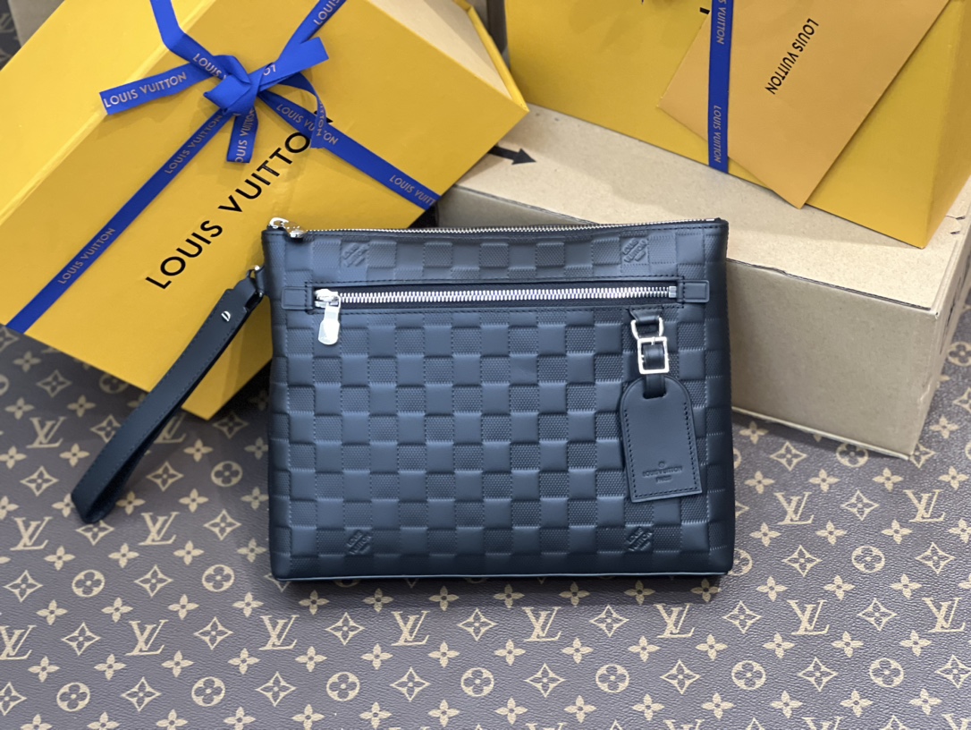 this Takeoff Pouch features a zipped front pocket and main compartment - Bag