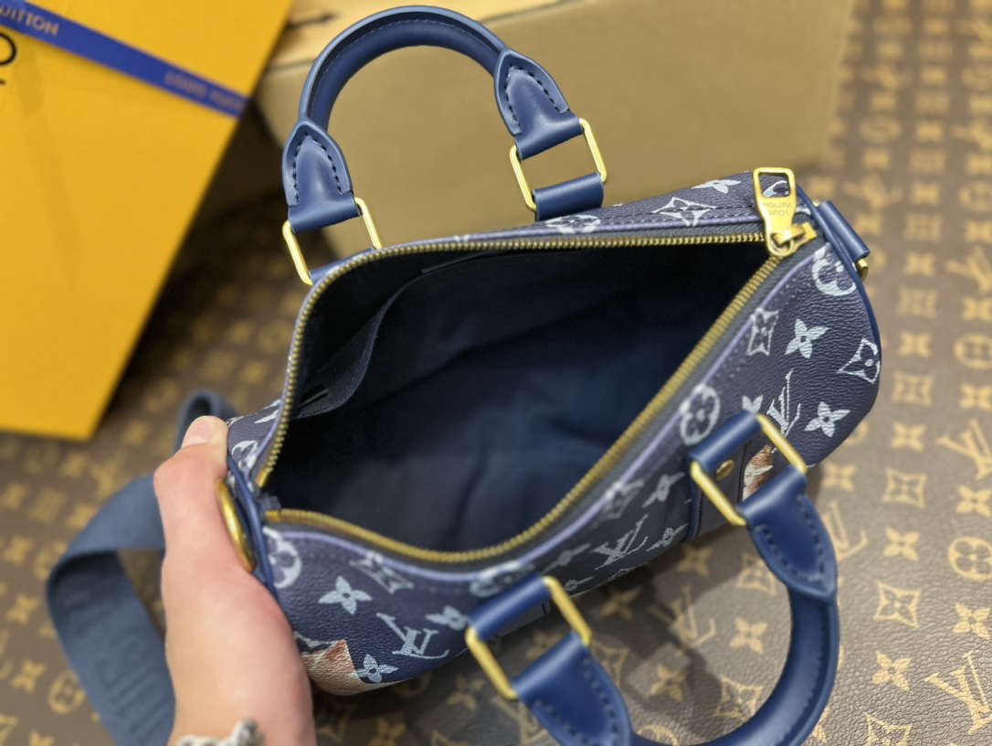 Goyard Luxury Designer Handbag Shoulder Crossbody Bag crafted in premium 8