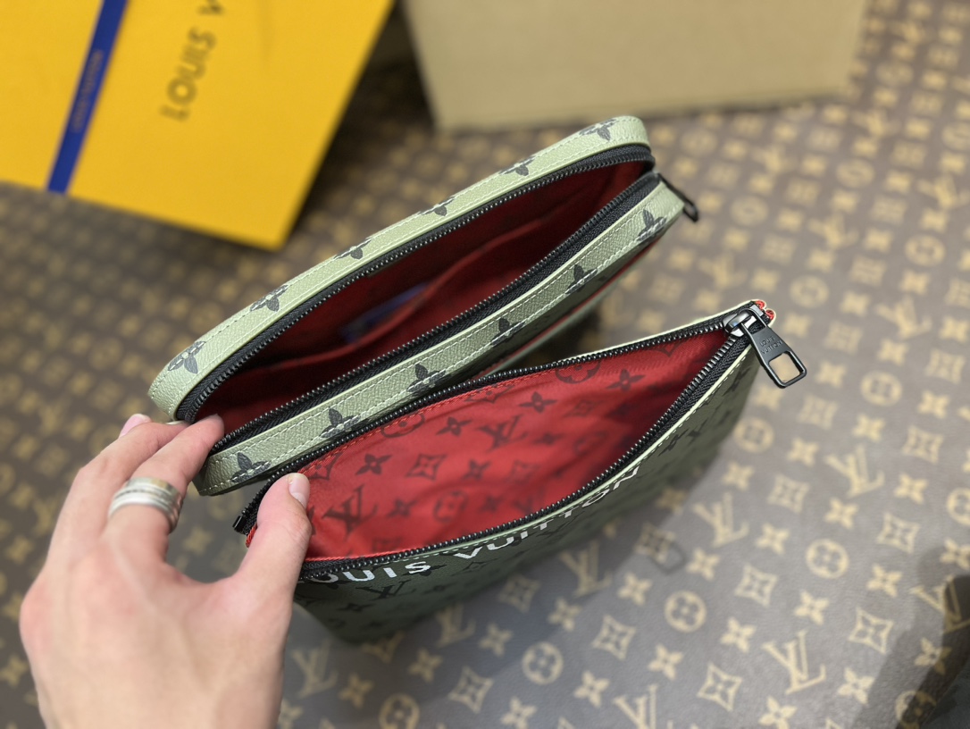 Jimmy Choo Luxury Designer Handbag Shoulder Crossbody Bag crafted in 8