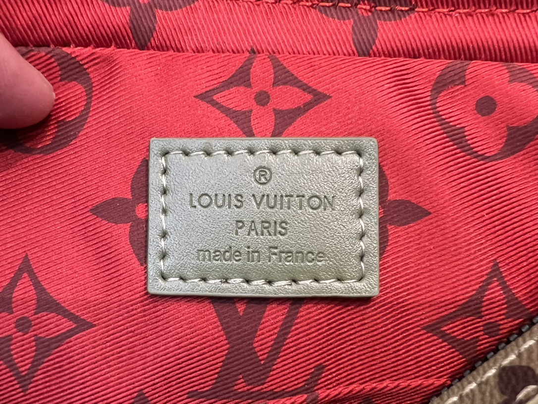 Jimmy Choo Luxury Designer Handbag Shoulder Crossbody Bag crafted in 9