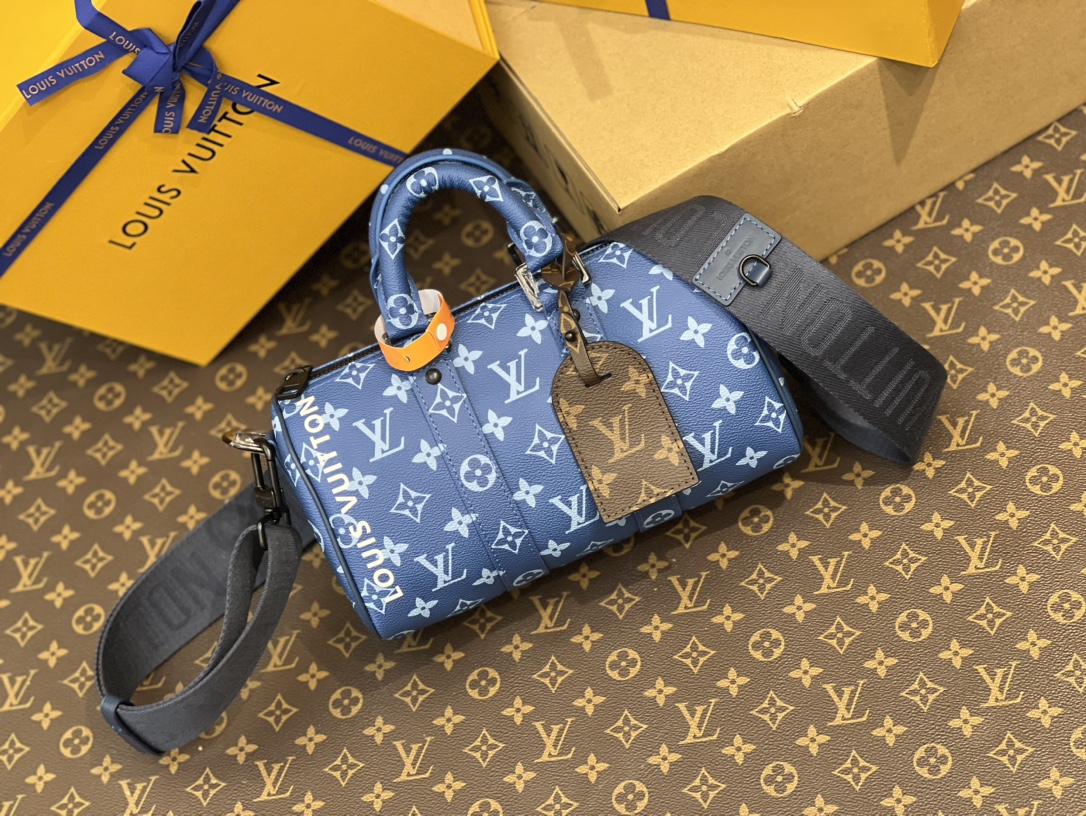 M46803蓝花 男包枕头包系列 KEEPALL BANDOULIÈRE 25手袋 這款Axy Keepall Bandoulière 2