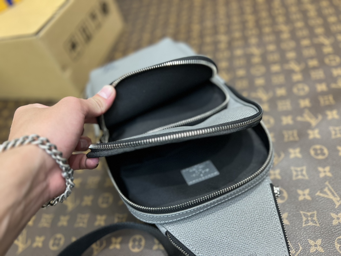 Louis Vuitton Haute Couture Classic Luxury Handbag Shoulder Crossbody 8