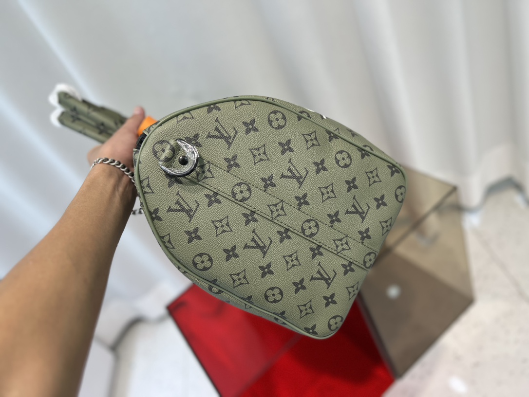 路易威登 Louis Vuitton 高定典藏名品高定成衣时装外套连衣裙衬衫T恤 #B456F57E 3