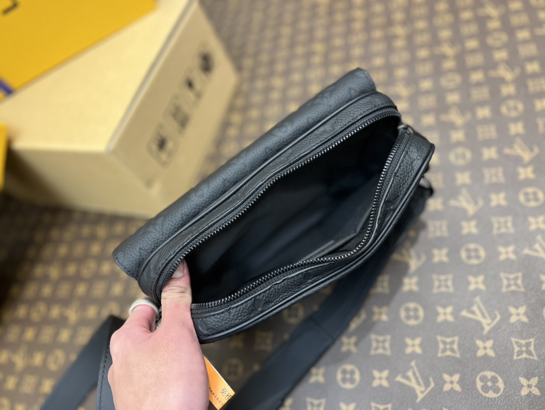 Louis Vuitton Haute Couture Classic Luxury Handbag Shoulder Crossbody 8
