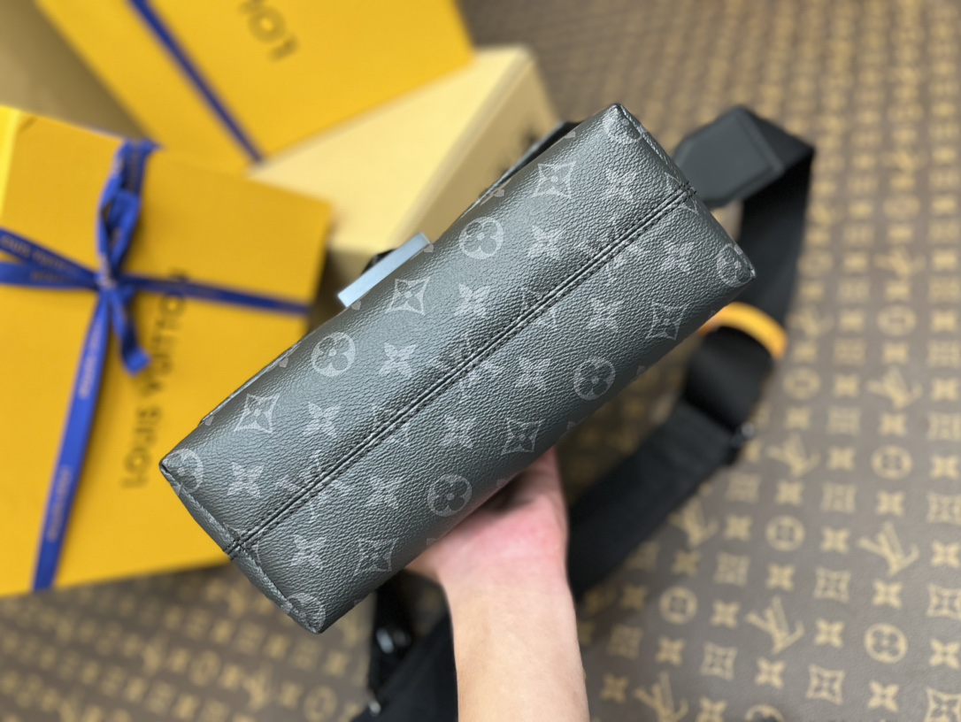 Louis Vuitton Haute Couture Classic Luxury Handbag Shoulder Crossbody 4