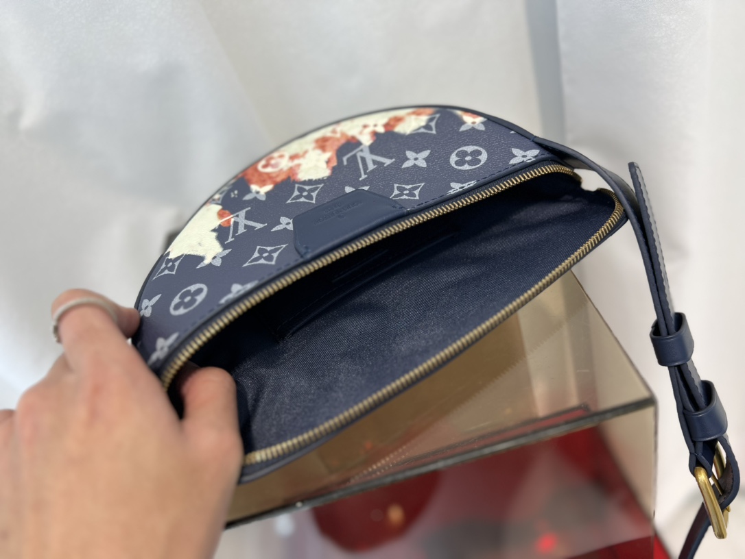 Louis Vuitton Haute Couture Classic Luxury Handbag Shoulder Crossbody 8
