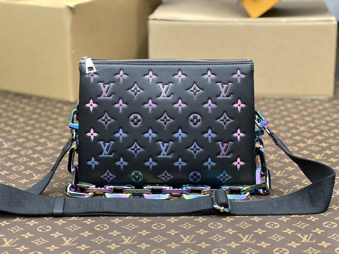 Louis Vuitton LV Coussin Sacs À Main Sacs À Bandoulière & À Épaule De premier plan
 Noir Peau de mouton La chaîne M23618