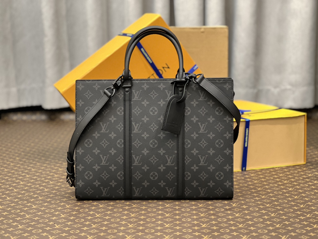 Louis Vuitton Special offer for purchasing agent: M45265Lv Sac Plat Horizontal Zippe briefcase is made of Monogram Eclipse canvas and leather, wi