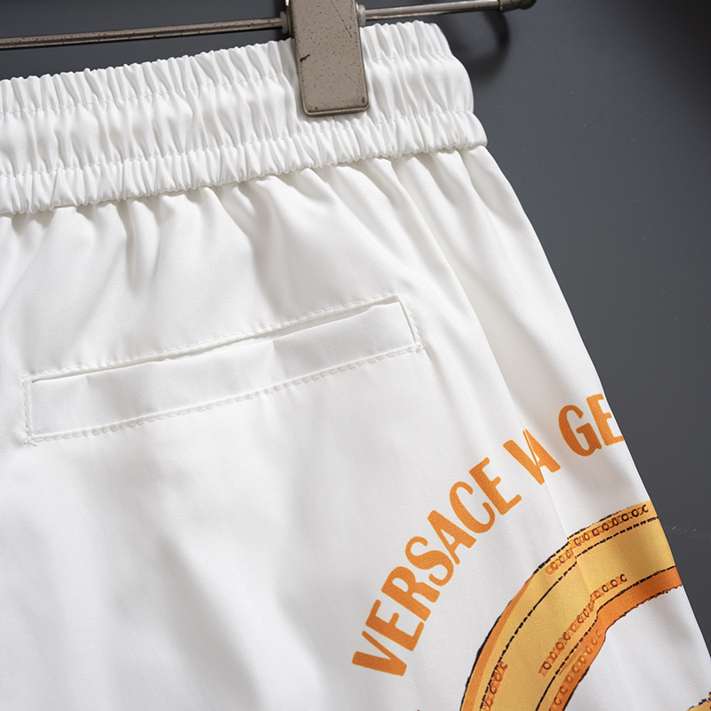P🔥🔥🔥
VERSACE 范思哲 2025最新款 短裤沙滩裤  沙滩旅游必备  高订制原版五金！ 上身效