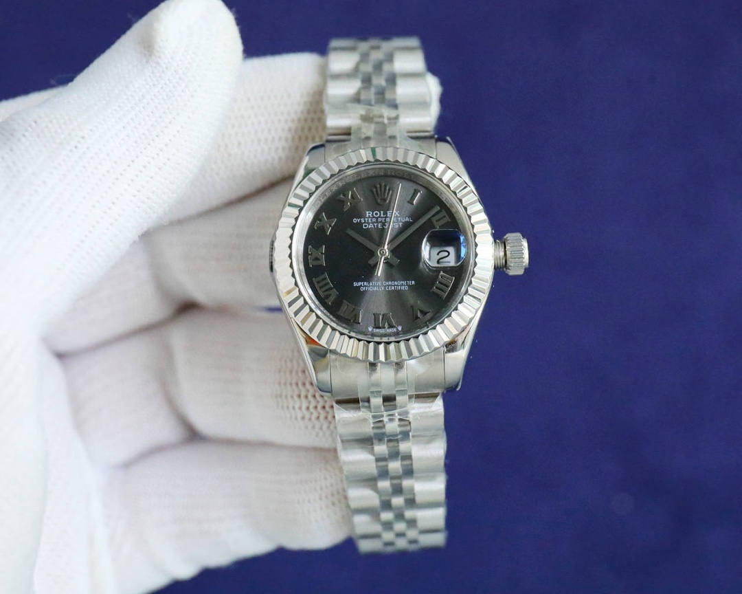 NO:142694,Produced by TW, single-headed Japanese white shell, gold shell, 2671 machine, the latest model, Rolex ROLEX women's clothing, log type 28MM log type watch!  The EA1 1 case diameter remains the same as the original 28MM, and uses 316L stainless steel to forge the stainless steel watch case, which is durable!  2. The original imported Japanese fully automatic mechanical watch movement and imported Swiss 2671 movement allow more goddesses to choose from. The performance is extremely stable. Its shock resistance and geometric structure allow the movement to maintain regular operation at any position. The triangular pit bottom cover is tightened by special tools to completely seal the case. The winding crown adopts a double-lock double waterproof system, which is firmly tightened to the case, making it more waterproof. A small window convex lens is installed at 3 o'clock to enlarge the date display of the watch, making it more convenient to read the date. The women's log-type waterproof Oyster case gives the best protection for the high-precision movement!  Craftsmanship masterpieces create a fine example of Rolex women's watches. Welcome to taste it!  The best luxury recommendation for gifts, please recognize TW exclusive quality, rolex19860909TW出品 单头粒 日机白壳 金壳 2671机 最新款 劳力士 ROLEX 女装 日志型28MM日志型腕表！EA1 1表壳直径保持与原装一致28MM,采用316L不锈钢来锻造不锈钢腕表表壳,经久耐用！ 2搭配两种机芯,原装进口日本全自动机械表机芯跟进口瑞士2671机芯,让更多女神多个选择,性能极为稳定,其抗震力、几何结构使机芯在任何位置都可保持规律运行.三角坑纹底盖以专用工具的旋紧,使表壳完全密封,上链表冠采用双扣锁双重防水系统,牢固旋紧于表壳,使得更加防水.3点钟位置装有小窗凸透镜将腕表日期显示放大,使日期读取更加方便,女装日志型的防水蚝式表壳给予高精准机芯最佳防护！匠心力作 打造劳.力士Rolex女装腕表的精品典范 欢迎您的品鉴！送礼最佳奢华推荐请认准TW独家品质,,rolex,Watch