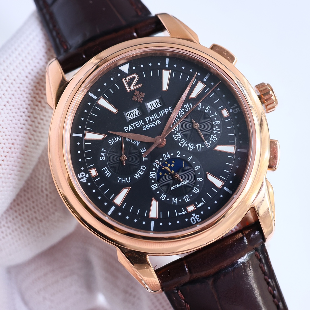 NO:662877,Produced by TW, white shell, gold shell, half diamond 50, full diamond TW Factory Patek Philippe PP R72 V4 upgraded version 'button' upgraded original replica mold opening, Patek Philippe super complex function chronograph series!  Careful work, in terms of details 1. The team spent more than two years carefully designing, regardless of cost, daring to be the first, striving for perfection, overcoming many difficulties, and breaking through multi-layered technical bottlenecks. The movement model is CH 29-535 upgraded version, hollowed out and exquisite lumps, stable quality 2. Size 41 mm, thickness 11 mm!  3 The watch case is made of 316L all-steel with nano-plated platinum watch technology. The ring is embellished with South African diamonds, which further highlights the noble atmosphere. The strap is matched with Italian first-layer calfskin!  More elegant and classy!  You deserve it!  Luxurious and exquisite recommended men’s multifunctional mechanical watch. The best luxury recommendation for gift giving, please look for TW’s exclusive quality, patek philippe, cowhide19860909TW 出品 白壳 金壳 半钻50 满钻 TW Factory百达翡丽 PP R72 V4升级版”扣子”升级原装复刻开模,百达.翡丽超级复杂功能计时系列！用心之作,细节方面 1团队历时两年多精心设计,不计成本,敢为人先,力求完美,克服重重难关,突破多层技术瓶颈,机芯型号为CH 29-535 升级版,镂空精致坨片,质量稳定 2尺寸41毫米,厚度11毫米！ 3表壳为316L全钢镀纳米铂金表技术,圈口点缀南非钻,更彰显高贵大气,表带搭配意大利头层小牛皮！更显大气上档次！你值得拥有！奢华精致推荐男士多功能机械腕表 送礼最佳奢华推荐请认准TW独家品质,,patek philippe,cowhide,Watch