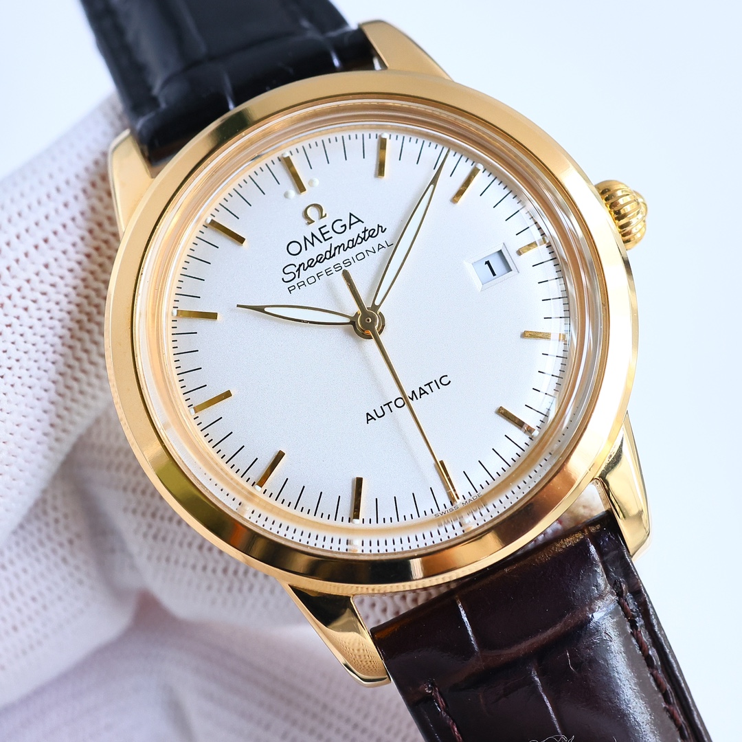 NO:662885,Produced by TW, white shell, gold shell, TW Factory Omega-OMEGA R68 hot new style pot lid glass, Omega's new 3D pot lid, which took up to 12 months to create Swarovski crystal masonry!  Ultra-thin men's automatic mechanical watch, using imported original movement, vibration frequency 28800 times per hour, zero repair quality, original size of 40mm in diameter, ultra-thin craftsmanship of 8mm, pot lid made of glass!  Super waterproof to 80 meters!  The same style at the counter, reproduced one to one!  Bring him with you to show your sharpness and extraordinary style!  Dazzling brilliance, eternal nobility, luxury and exquisiteness. Recommended men's mechanical watches. Best luxury recommendations for gifts. Please look for TW's exclusive quality, omega.19860909TW 出品 白壳 金壳 TW Factory 欧米茄-OMEGA R68 火热新款式 锅盖玻璃 欧米茄新款3D锅盖,耗时长达12个月打造斯华洛水晶砖石！超薄男士自动机械腕表,采用进口原装机芯,每小时振频28800次,零返修质量,直径40mm原装尺寸,超薄工艺8mm,锅盖玻璃材质！超强防水80米！专柜同款,一比一复刻！带上他锋芒尽显,气派不凡！耀眼光辉,永恒尊贵,奢华精致推荐男士机械腕表 送礼最佳奢华推荐请认准TW独家品质,,omega,Watch