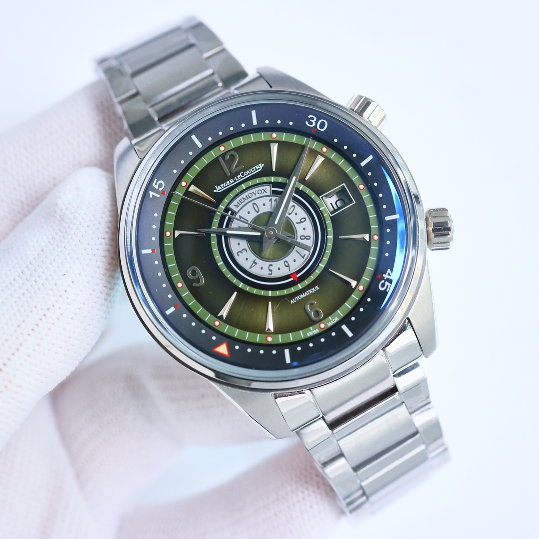 NO:662888,Produced by TW Factory, the Jaeger-LeCoultre/410257J/42mm alarm clock watch has a Japanese movement quality guarantee of three years and zero repairs. The Jaeger-LeCoultre 410257J series calendar watch, JL, has a very modern double handle design, with elegant yet sporty smooth lines.  Deep and elegant, yet extraordinary [Case] Watch size 42  For the best luxury gift recommendations, please look for TW’s exclusive quality, jaeger-lecoultre19860909TW 出品  TW Factory 积家 JL 大师系列 RW4 Jaeger-LeCoultre/410257J/42mm/闹铃腕表 机芯采用日本机芯质量保证三年零返修 积家大师410257J系列日历型腕表,JL 极具现代气息的双把设计,搭配优雅而不失运动风格的流利线条. 深邃雅然,不失非凡【表壳】腕表尺寸42X13.1mm 经典干练的表壳采用纯手工打磨,侧面拉丝处理、 边缘抛光,工艺和工序鑫均吻合正品,底盖同样刻有颇具积家风格的潜水服装,雕刻饰纹.【表带扣】天然橡胶表带,薄而长且柔软,足以缠绕贴合手腕,搭配积家原装表扣,奢华精致推荐男士多功能机械腕表 送礼最佳奢华推荐请认准TW独家品质,,jaeger-lecoultre,Watch