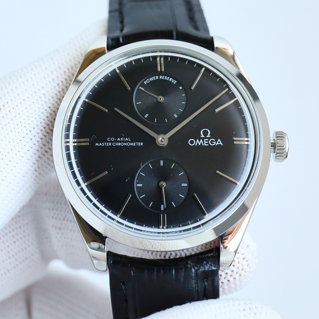 NO:394558,Produced by TW, White Goldmei. Diamond TW Factory launched the OMEGA PN1 Dish Fei Mingdian series manual mechanical watch. The Master Chronometer watch diameter is 40 mm. The original mold opening was purchased. It took 6 months. The kinetic energy reserve function was adopted at 12 o'clock, and the 6 o'clock position was adopted with small seconds function. The overall case was made of original stainless steel material, and the original polishing technology was synchronized. The mirror of the sapphire pot lid was more classy. Butterfly series The arched dial was treated with dark blue PVD, which presented the polishing effect of sun rays. It can be used with the original. In particular, the buckle logo was carved one by one by one by the fine engraving machine, which was full of three-dimensionality, and it was truly perfect. The only original mold opening belt buckle in the market. The logo was also exquisitely carved.  The Omega 8934 Master Cyclone movement is equipped with the wear-resistant sapphire glass back, and the operation of the movement is clearly visible. Watch friends are welcome to appreciate the best luxury recommendation for gifts, please recognize TW's exclusive quality, omega19860909TW 出品 白 金玫. 钻 TW Factory 重磅推出 OMEGA 欧米茄 PN1 碟飞名典系列手动机械 腕表 至臻天文台表径 40毫米,购入原版开模,历时6个月,12点位置采用动能储备功能,6点位采用小秒盘功能,整体表壳采用原装精钢材质打造,同步原装打磨技术.采用蓝宝石锅盖镜面更显档次 蝶飞系列 拱形表盘经过深蓝色PVD处理,呈现出太阳射线的打磨效果 均可跟原装通用,尤其扣面标志是精雕机一个个雕刻出来,立体感十足,真正做到了完美. 市场唯一原装开模皮带 表扣.标志同样是精雕出来的. 内部搭载欧米茄8934至臻天文台机芯,透过耐磨损蓝宝石玻璃表背,机芯的运转美态清晰可见.欢迎广大表友品鉴送礼最佳奢华推荐请认准TW独家品质,,omega,Watch