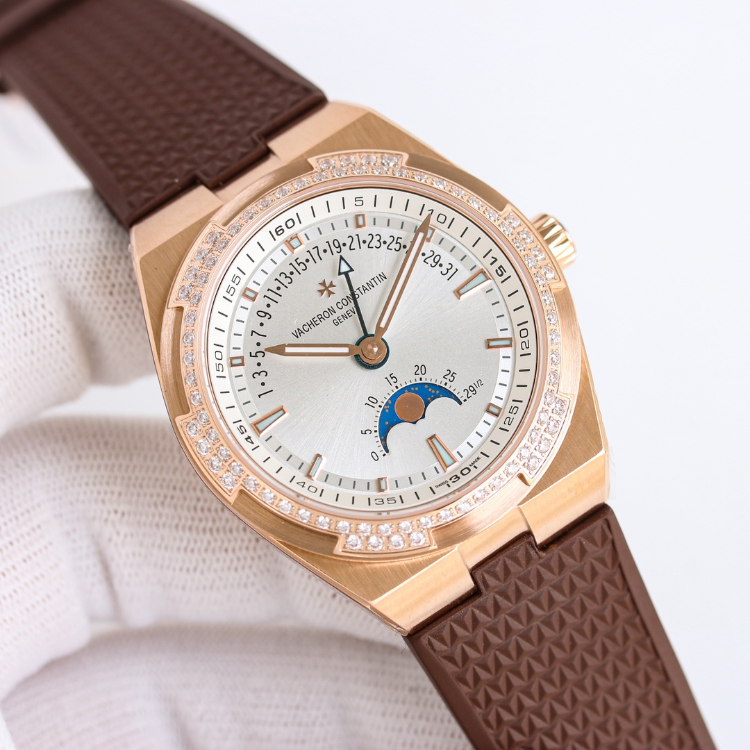 NO:392630,New product Vacheron Constantin VC R39 Vacheron Constantin Classic beauty Appreciation Vacheron Constantin The series of all-seasons and the series of retrograde calendar watches Model 4000V/210A-B911 is a milestone work that is of great significance. It embodies the complex functions of Geneva's long-standing watchmaking tradition, reflecting the wonderful fusion of extraordinary skills and the fashion of the times. It uses homemade Cal. R31L/2 movement, 41 mm in diameter, 904 steel belt official website synchronization, one-click disassembly, and can also be freely replaced with tape belt!  Welcome all watch friends to taste it, Vacheron19860909新品 江诗丹顿 VC R39 Vacheron constantin 经典之美品鉴江诗丹顿 纵横四海系列 众横四海系列 逆跳日历款腕表 型号4000V/210A-B911 堪称意义非凡的里程碑之作.凝聚着日内瓦悠久制表传统的钟表复杂功能,体现出超凡技艺与时代风尚的绝妙融合. 采用自制Cal. R31L/2机芯 直径41毫米 904钢带官网同步 一键拆卸 同时另可自由更换搭配胶带 皮带！ 欢迎各大表友品鉴,,vacheron,Watch