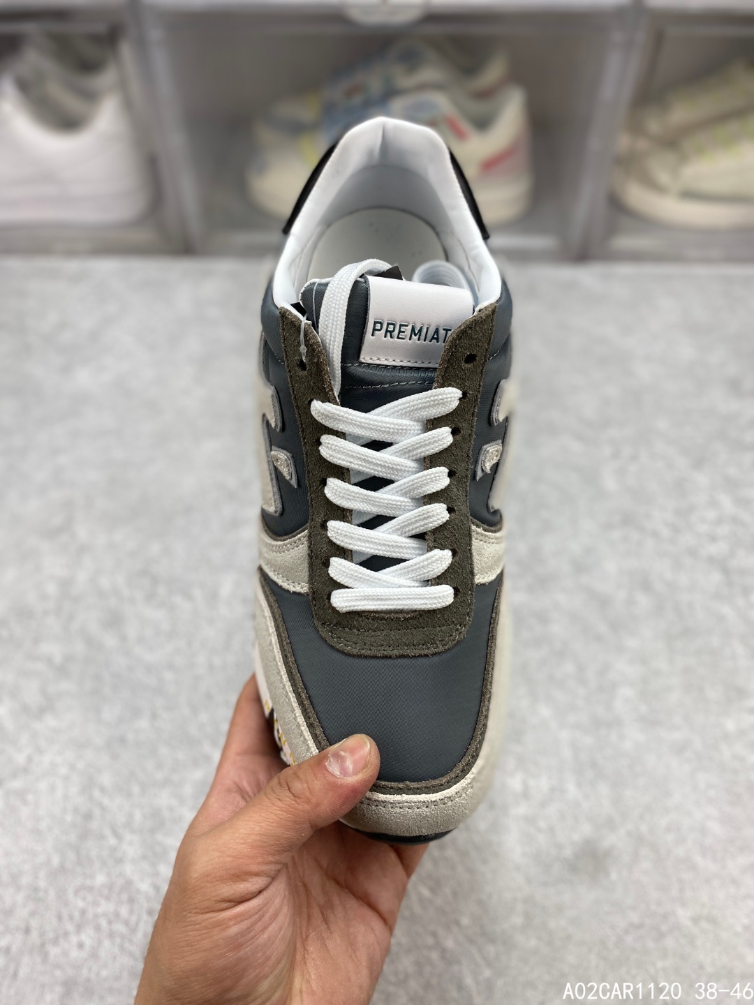 💰150
意大利鞋履品牌·普瑞米亚达
Premiata 低帮百搭休闲鞋
依据国际高标准制造 原单小白鞋
木字男鞋潮复古反绒皮运动休闲鞋木字鞋
鞋子简单大方 手感出众 舒适好穿又百搭
鞋子整体的外观颜值高 鞋面采用的是两种不同的材质面料拼接
鞋底侧边印了很多复古潮流印刷
是比较有个性特色的一款
鞋面材质是采用的牛反绒+牛津布+头层牛皮制作而成
鞋底材质是天然橡胶 大花纹设计防滑减震又耐磨 它的鞋垫都是头层猪皮
普瑞米亚达复古运动鞋真的又好看又好穿 很好搭配衣服
#A02CAR1120 38-46