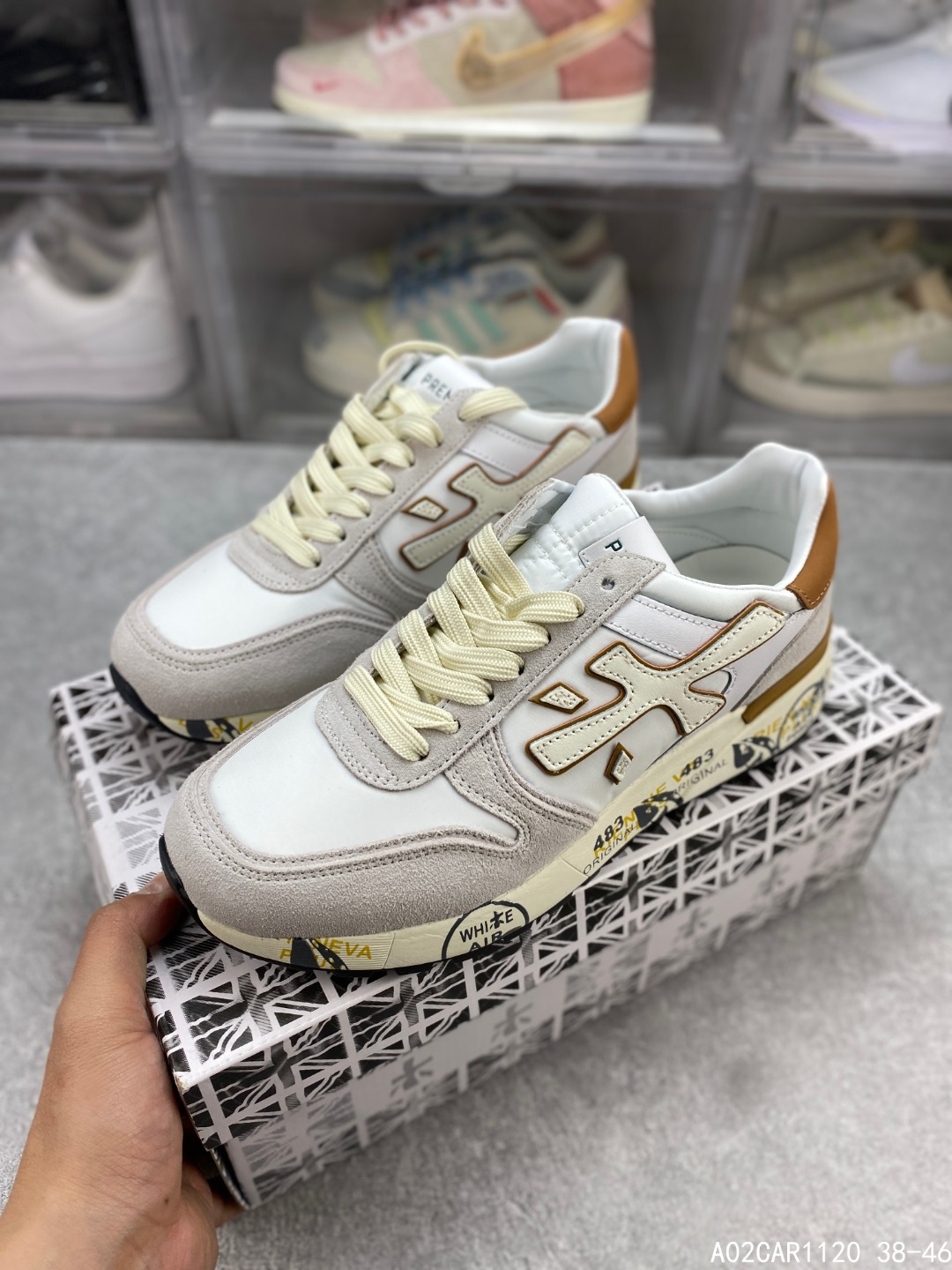 🈴️一 💰150
意大利鞋履品牌·普瑞米亚达
Premiata 低帮百搭休闲鞋
依据国际高标准制造 原单小白鞋
木字男鞋潮复古反绒皮运动休闲鞋木字鞋
鞋子简单大方 手感出众 舒适好穿又百搭
鞋子整体的外观颜值高 鞋面采用的是两种不同的材质面料拼接
鞋底侧边印了很多复古潮流印刷
是比较有个性特色的一款
鞋面材质是采用的牛反绒+牛津布+头层牛皮制作而成
鞋底材质是天然橡胶 大花纹设计防滑减震又耐磨 它的鞋垫都是头层猪皮
普瑞米亚达复古运动鞋真的又好看又好穿 很好搭配衣服
#A02CAR1120 38-46