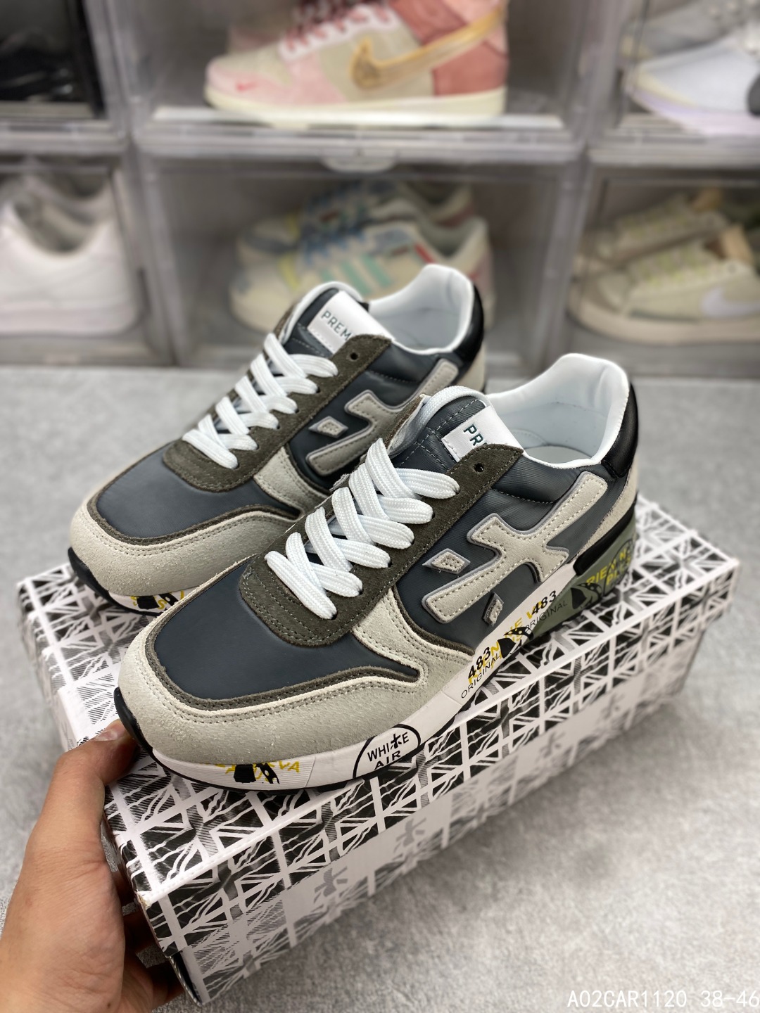 🈴️一 💰150
意大利鞋履品牌·普瑞米亚达
Premiata 低帮百搭休闲鞋
依据国际高标准制造 原单小白鞋
木字男鞋潮复古反绒皮运动休闲鞋木字鞋
鞋子简单大方 手感出众 舒适好穿又百搭
鞋子整体的外观颜值高 鞋面采用的是两种不同的材质面料拼接
鞋底侧边印了很多复古潮流印刷
是比较有个性特色的一款
鞋面材质是采用的牛反绒+牛津布+头层牛皮制作而成
鞋底材质是天然橡胶 大花纹设计防滑减震又耐磨 它的鞋垫都是头层猪皮
普瑞米亚达复古运动鞋真的又好看又好穿 很好搭配衣服
#A02CAR1120 38-46