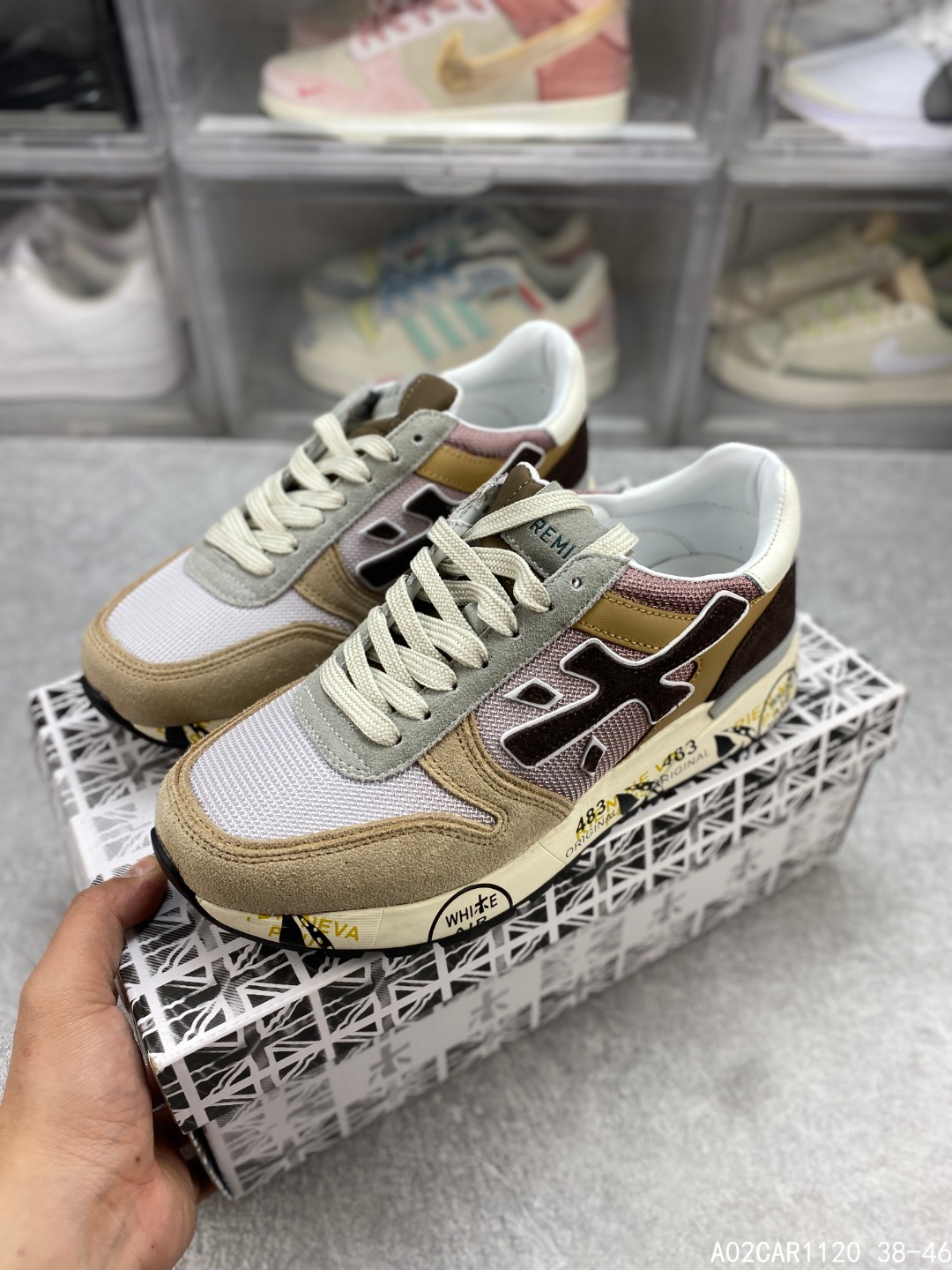 🈴️三 💰150
意大利鞋履品牌·普瑞米亚达
Premiata 低帮百搭休闲鞋
依据国际高标准制造 原单小白鞋
木字男鞋潮复古反绒皮运动休闲鞋木字鞋
鞋子简单大方 手感出众 舒适好穿又百搭
鞋子整体的外观颜值高 鞋面采用的是两种不同的材质面料拼接
鞋底侧边印了很多复古潮流印刷
是比较有个性特色的一款
鞋面材质是采用的牛反绒+牛津布+头层牛皮制作而成
鞋底材质是天然橡胶 大花纹设计防滑减震又耐磨 它的鞋垫都是头层猪皮
普瑞米亚达复古运动鞋真的又好看又好穿 很好搭配衣服
#A02CAR1120 38-46