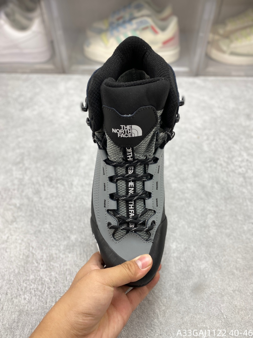 💰280
公司级✅北面/THE NORTH FACE 男士登山鞋防水防滑保暖徒步鞋中帮系带 专为户外探险设计的高帮徒步鞋,采用经典黑灰配 色,点缀蓝色细节,尽显硬朗与时尚。鞋面采用耐磨 材质,搭配透气网眼设计,确保长时间行走依然舒适 干爽。稳固的鞋底与防滑纹路,提供卓越抓地力,轻 松应对复杂地形。无论是山野徒步还是长途跋涉,这 款鞋子都能为你提供可靠支撑,助你畅享每一次户外 旅程。
货号:NF0A83NBMN8-601 #A33GAJ1122