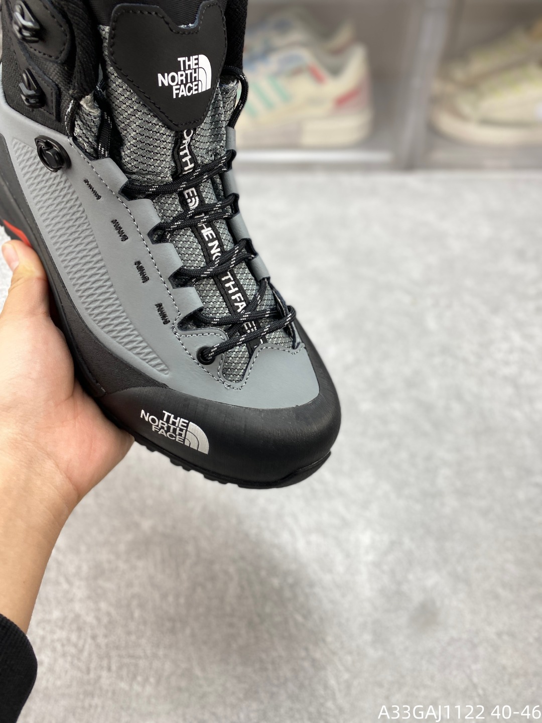 💰280
公司级✅北面/THE NORTH FACE 男士登山鞋防水防滑保暖徒步鞋中帮系带 专为户外探险设计的高帮徒步鞋,采用经典黑灰配 色,点缀蓝色细节,尽显硬朗与时尚。鞋面采用耐磨 材质,搭配透气网眼设计,确保长时间行走依然舒适 干爽。稳固的鞋底与防滑纹路,提供卓越抓地力,轻 松应对复杂地形。无论是山野徒步还是长途跋涉,这 款鞋子都能为你提供可靠支撑,助你畅享每一次户外 旅程。
货号:NF0A83NBMN8-601 #A33GAJ1122