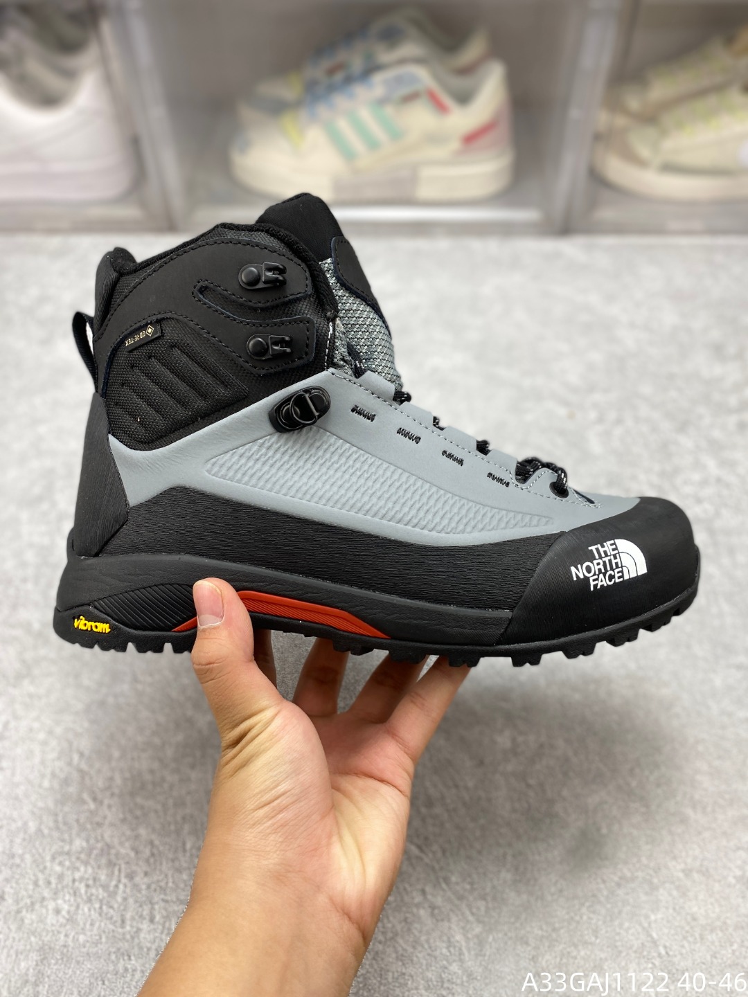 💰280
公司级✅北面/THE NORTH FACE 男士登山鞋防水防滑保暖徒步鞋中帮系带 专为户外探险设计的高帮徒步鞋,采用经典黑灰配 色,点缀蓝色细节,尽显硬朗与时尚。鞋面采用耐磨 材质,搭配透气网眼设计,确保长时间行走依然舒适 干爽。稳固的鞋底与防滑纹路,提供卓越抓地力,轻 松应对复杂地形。无论是山野徒步还是长途跋涉,这 款鞋子都能为你提供可靠支撑,助你畅享每一次户外 旅程。
货号:NF0A83NBMN8-601 #A33GAJ1122