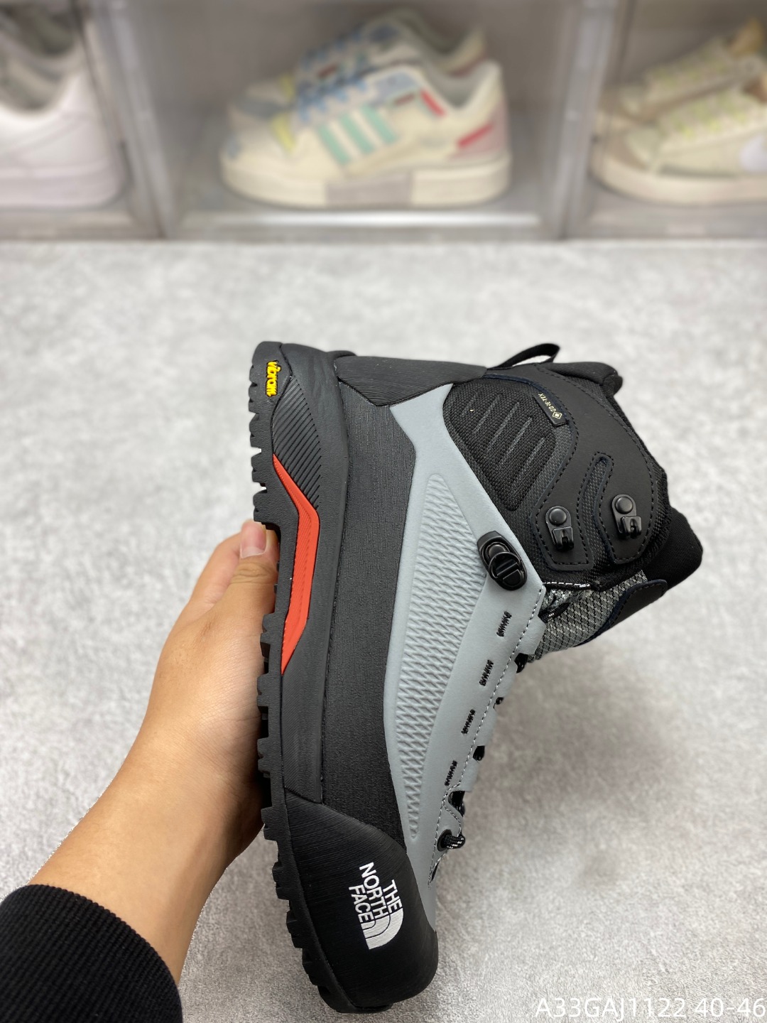 💰280
公司级✅北面/THE NORTH FACE 男士登山鞋防水防滑保暖徒步鞋中帮系带 专为户外探险设计的高帮徒步鞋,采用经典黑灰配 色,点缀蓝色细节,尽显硬朗与时尚。鞋面采用耐磨 材质,搭配透气网眼设计,确保长时间行走依然舒适 干爽。稳固的鞋底与防滑纹路,提供卓越抓地力,轻 松应对复杂地形。无论是山野徒步还是长途跋涉,这 款鞋子都能为你提供可靠支撑,助你畅享每一次户外 旅程。
货号:NF0A83NBMN8-601 #A33GAJ1122