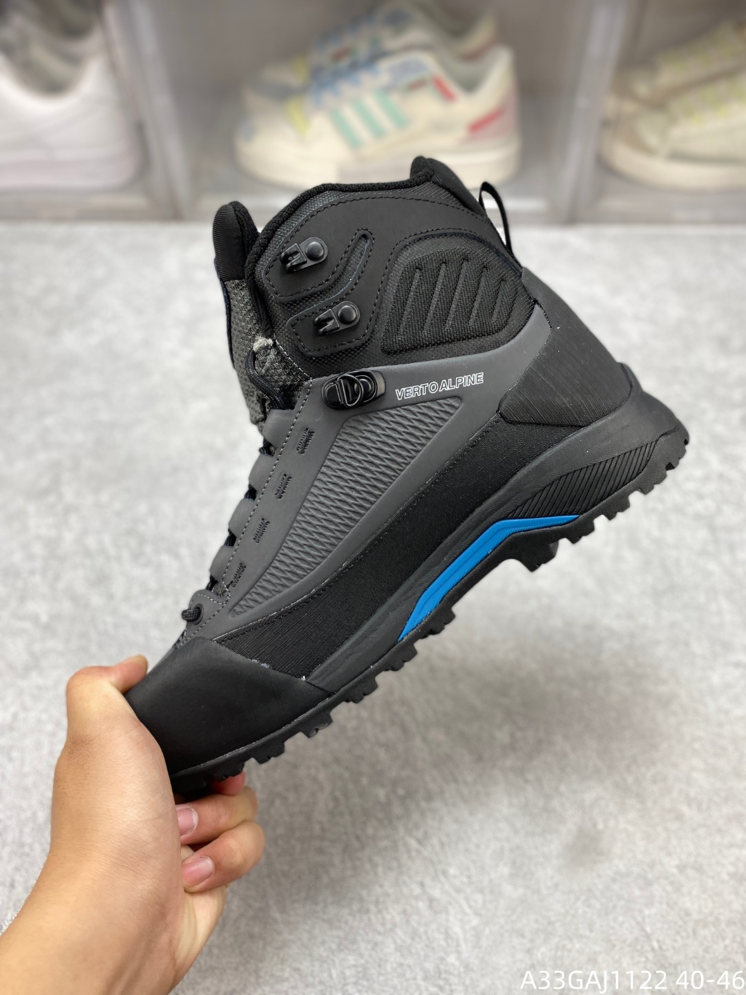 🈴️ 💰280
公司级✅北面/THE NORTH FACE 男士登山鞋防水防滑保暖徒步鞋中帮系带 专为户外探险设计的高帮徒步鞋,采用经典黑灰配 色,点缀蓝色细节,尽显硬朗与时尚。鞋面采用耐磨 材质,搭配透气网眼设计,确保长时间行走依然舒适 干爽。稳固的鞋底与防滑纹路,提供卓越抓地力,轻 松应对复杂地形。无论是山野徒步还是长途跋涉,这 款鞋子都能为你提供可靠支撑,助你畅享每一次户外 旅程。
货号:NF0A83NBMN8-601 #A33GAJ1122