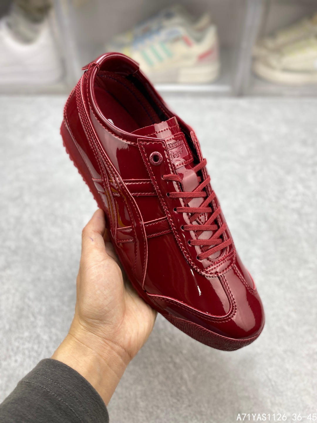 💰💰120
Asics鬼冢虎 MEXICO 66 NM Asics Onitsuka Tiger MEXICO 66 SD 亚瑟士鬼冢虎复古经典板鞋
官方货号: 1183C527 600 #A71YAS1126 36-45
Size:36 37 37.5 38 39 39.5 40.5 41.5 42 42.5 43.5 44 44.5 45