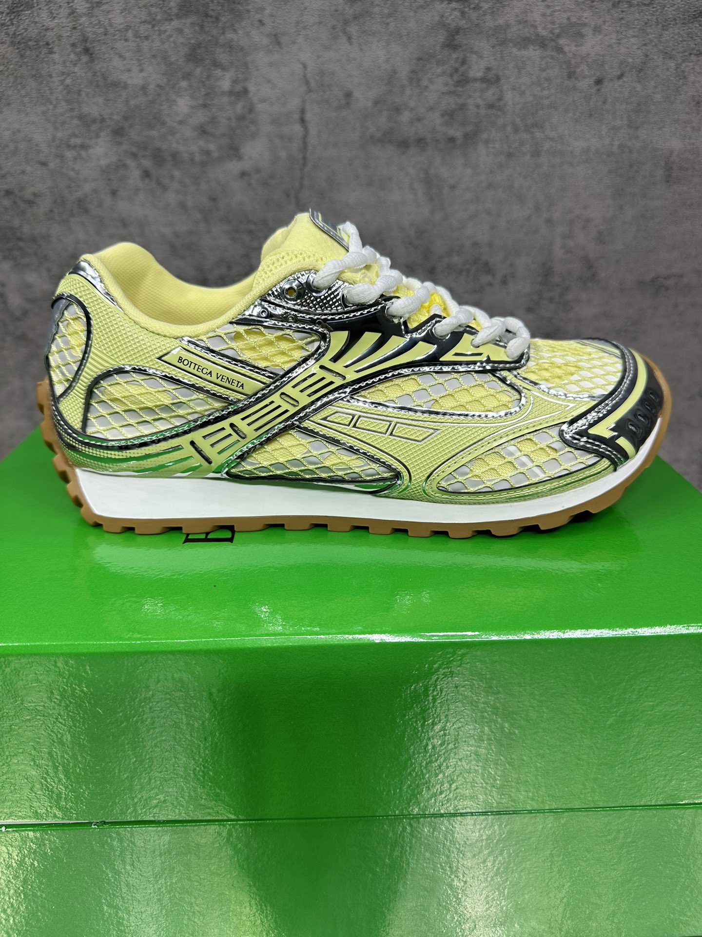 NO:247884,Sport shoes Wang Yibo Same style couple dad shoes Sport shoes, using lightweight technology mesh fabric. Matched with geometric patterns, rubber outsole. Women's model, men's model, King of Flash Series, identify the bagging process, actually increase the height, still make the legs look thinner, very nice, playable and durable, bagging process, identify the outsole, choose color-blocking TPU outsole, women's model 35 36 37 38 39 40 41 (40 41 customization) Men's model 38 39 40 41 42 43 44 45. (38 45 size customization), casual shoes/sneakers, sneakers19860909运动鞋 王一博 同款 情侣款老爹鞋 运动鞋,采用轻质科技网布面料. 搭配几何图案设计橡胶外底. 女款 男款王炸系列  认准套包工艺  实际增高很多哦,还是一样显腿细 非常nice 耐玩耐造 套包鞋工艺 认准  大底选用拼色TPU大底 女款 35 36 37 38 39 40 41（40 41定制） 男款 38 39 40 41 42 43 44 45.(38 45码定制),休闲鞋/运动鞋,sneakers,Women's Shoes