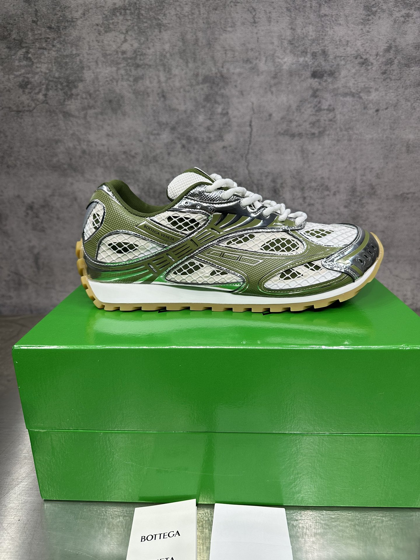 NO:247890,Sport shoes Wang Yibo Same style couple dad shoes Sport shoes, using lightweight technology mesh fabric. Matched with geometric patterns, rubber outsole. Women's model, men's model, King of Flash Series, identify the bagging process, actually increase the height, still make the legs look thinner, very nice, play-resistant and wear-resistant, bagging process, identify the outsole, choose color-blocking TPU outsole, women's model 35 36 37 38 39 40 41 (40 41 customization) Men's model 38 39 40 41 42 43 44 45. (38 45 size customization), casual shoes/sneakers, sneakers19860909运动鞋 王一博 同款 情侣款老爹鞋 运动鞋,采用轻质科技网布面料. 搭配几何图案设计橡胶外底. 女款 男款王炸系列  认准套包工艺  实际增高很多哦,还是一样显腿细 非常nice 耐玩耐磨 套包鞋工艺 认准  大底选用拼色TPU大底 女款 35 36 37 38 39 40 41（40 41定制） 男款 38 39 40 41 42 43 44 45.(38 45码定制),休闲鞋/运动鞋,sneakers,Women's Shoes