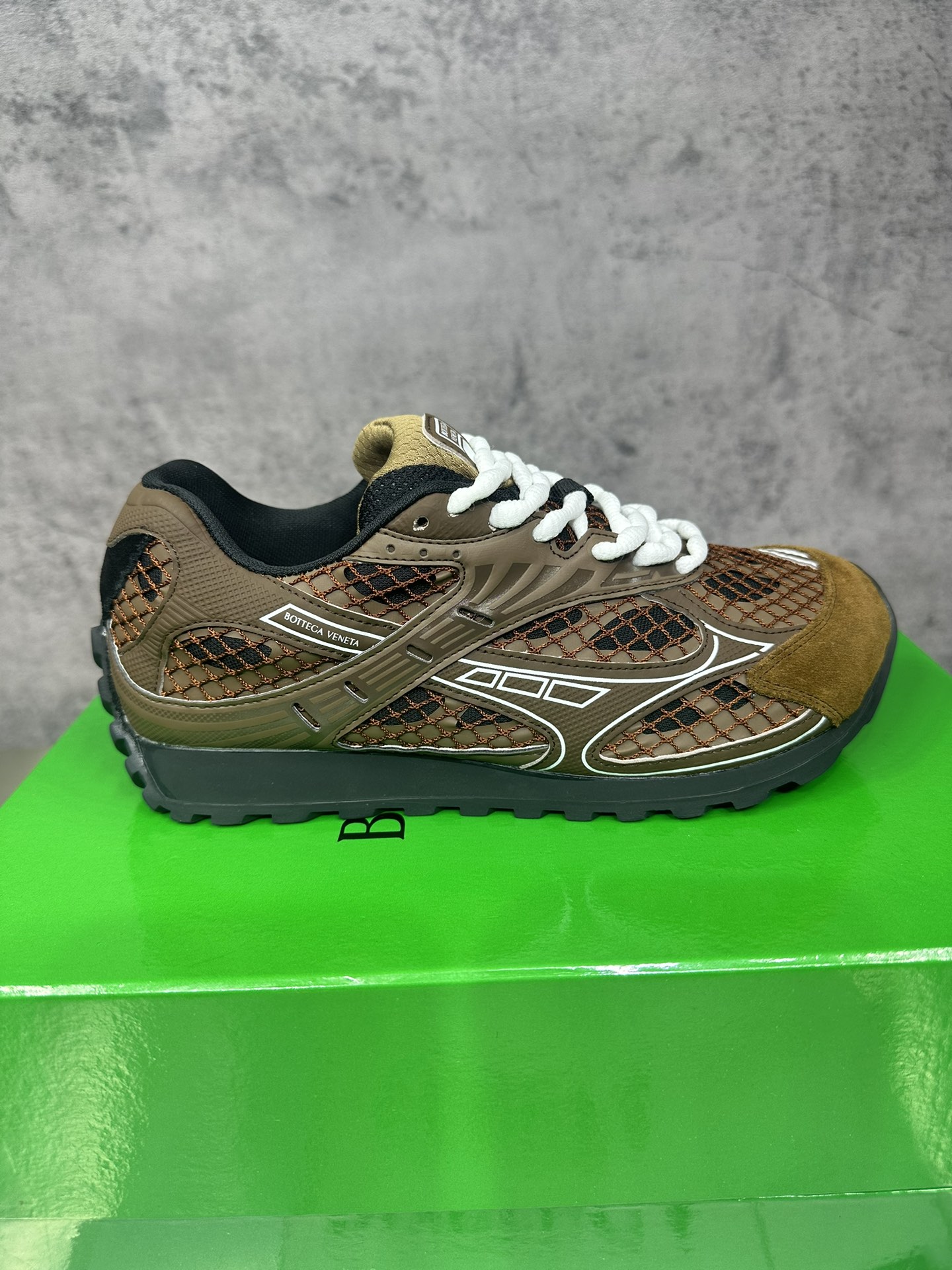 NO:247895,Sport shoes Wang Yibo The same style couple's dad shoes sneakers, using lightweight technology mesh fabric. Matched with geometric patterns, rubber outsole. Women's model 330 King-Fan series, identify the bagging process, actually increase the height, still make the legs look thinner, very nice, playable and durable, cover shoe technology, identify the outsole, choose color-blocking TPU outsole, women's model 35 36 37 38 39 40 41 (40 41 customization) Men's model 38 39 40 41 42 43 44 45. (38 45 size customization), casual shoes/sneakers, sneakers19860909运动鞋 王一博 同款 情侣款老爹鞋运动鞋,采用轻质科技网布面料. 搭配几何图案设计橡胶外底. 女款 男款330王炸系列  认准套包工艺  实际增高很多哦,还是一样显腿细 非常nice 耐玩耐造 套包鞋工艺 认准  大底选用拼色TPU大底 女款 35 36 37 38 39 40 41（40 41定制） 男款 38 39 40 41 42 43 44 45.(38 45码定制),休闲鞋/运动鞋,sneakers,Women's Shoes