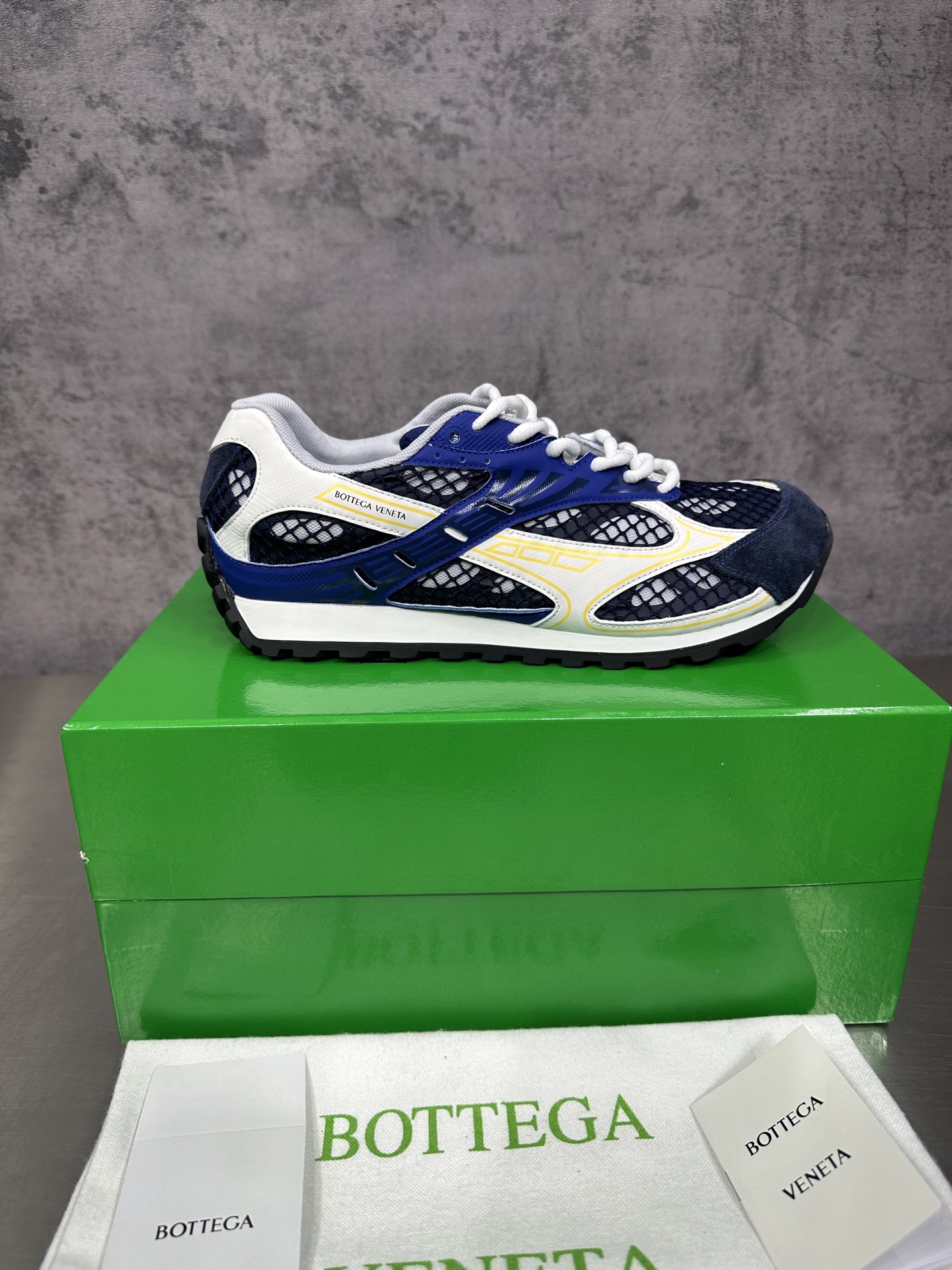 NO:247873,Sport shoes Wang Yibo Same style couple dad shoes Sport shoes, using lightweight technology mesh fabric. Matched with geometric patterns, rubber outsole. Women's model 330 King-Fan series, identify the bagging process. In fact, there are many, still look thinner, very nice, playable and fabricated, cover shoe technology, identify the outsole, choose color-blocking TPU outsole, women's model 35 36 37 38 39 40 41 (40 41 customization) Men's model 38 39 40 41 42 43 44 45. (38 45 size customization), casual shoes/sneakers, sneakers19860909运动鞋 王一博 同款 情侣款老爹鞋 运动鞋,采用轻质科技网布面料. 搭配几何图案设计橡胶外底. 女款 男款330王炸系列  认准套包工艺  实际**很多哦,还是一样显腿细 非常nice 耐玩耐造 套包鞋工艺 认准  大底选用拼色TPU大底 女款 35 36 37 38 39 40 41（40 41定制） 男款 38 39 40 41 42 43 44 45.(38 45码定制),休闲鞋/运动鞋,sneakers,Women's Shoes