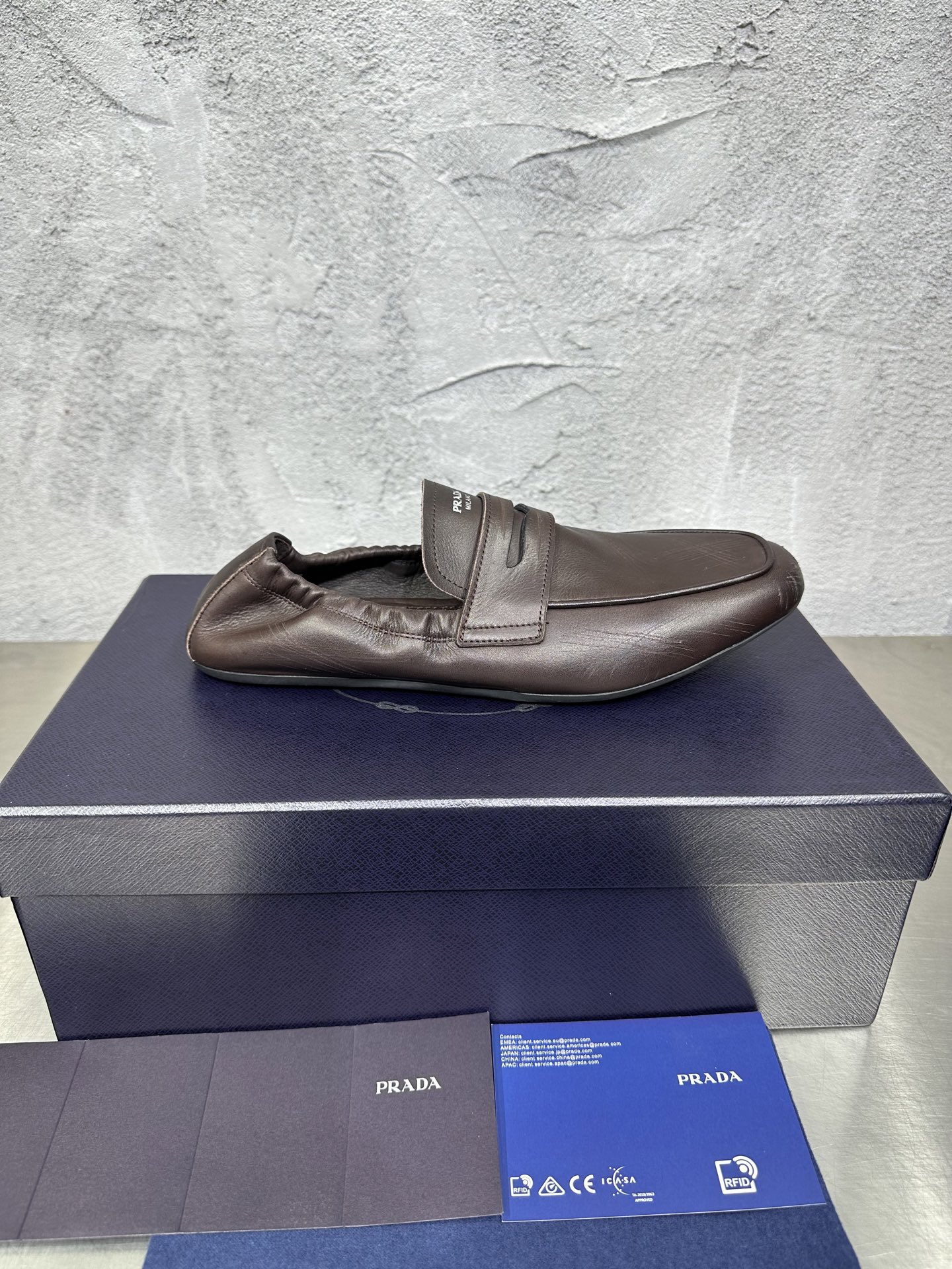 NO:351105,The latest spring and autumn style retro men's loafers, gallbladder hollow Mengke shoes, face cowhide, lining footbed cowhide, rubber sole, black brown 2 colors original packaging number 39-46, loafers, cowhide19860909春秋最新款 一脚蹬复古男士乐福鞋,胆位镂空孟克鞋,面牛皮,里布垫脚牛皮,橡胶底,黑棕2色原版包装码数39-46,,loafers,cowhide,Men's shoes